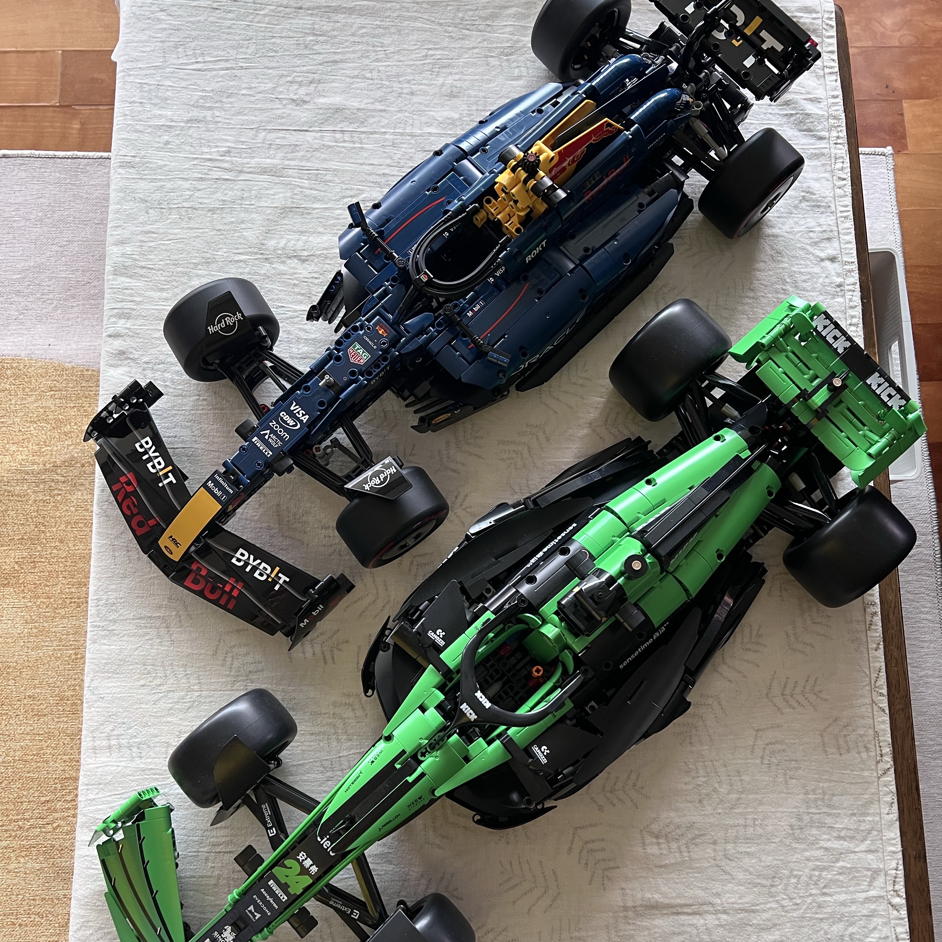 Lego Technic Oracle Red Bull Racing RB20 F1 Car 착용 스타일 - 6