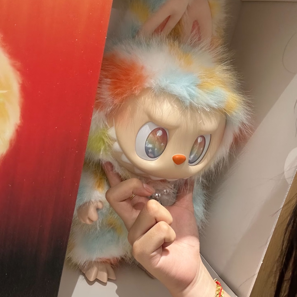 Pop Mart Labubu The Monsters Big Into Energy Series-Rock The Universe Vinyl Plush Doll 착용 스타일