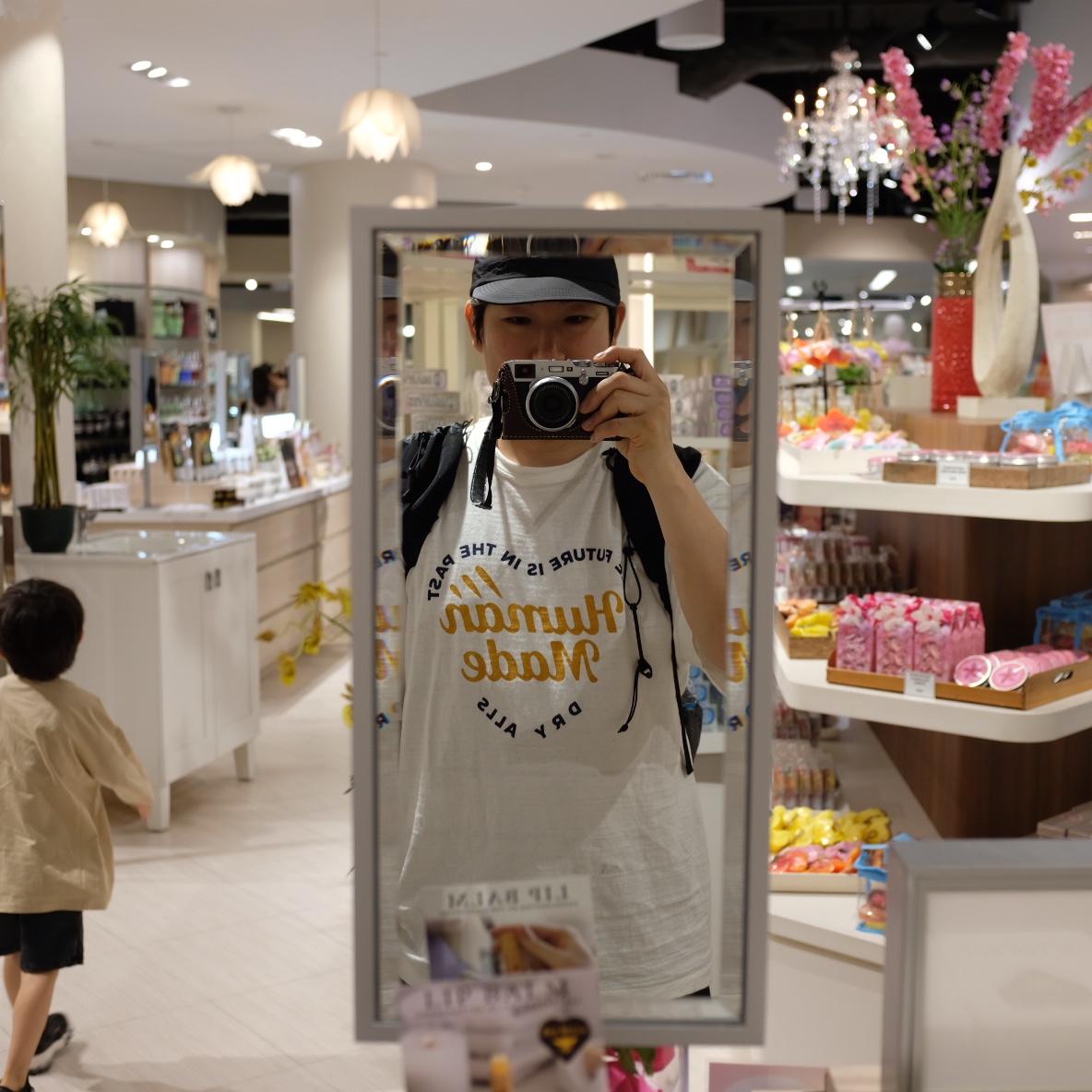 Human Made Graphic T-Shirt White, Fujifilm X100VI Silver (Korean Ver.) 착용 스타일