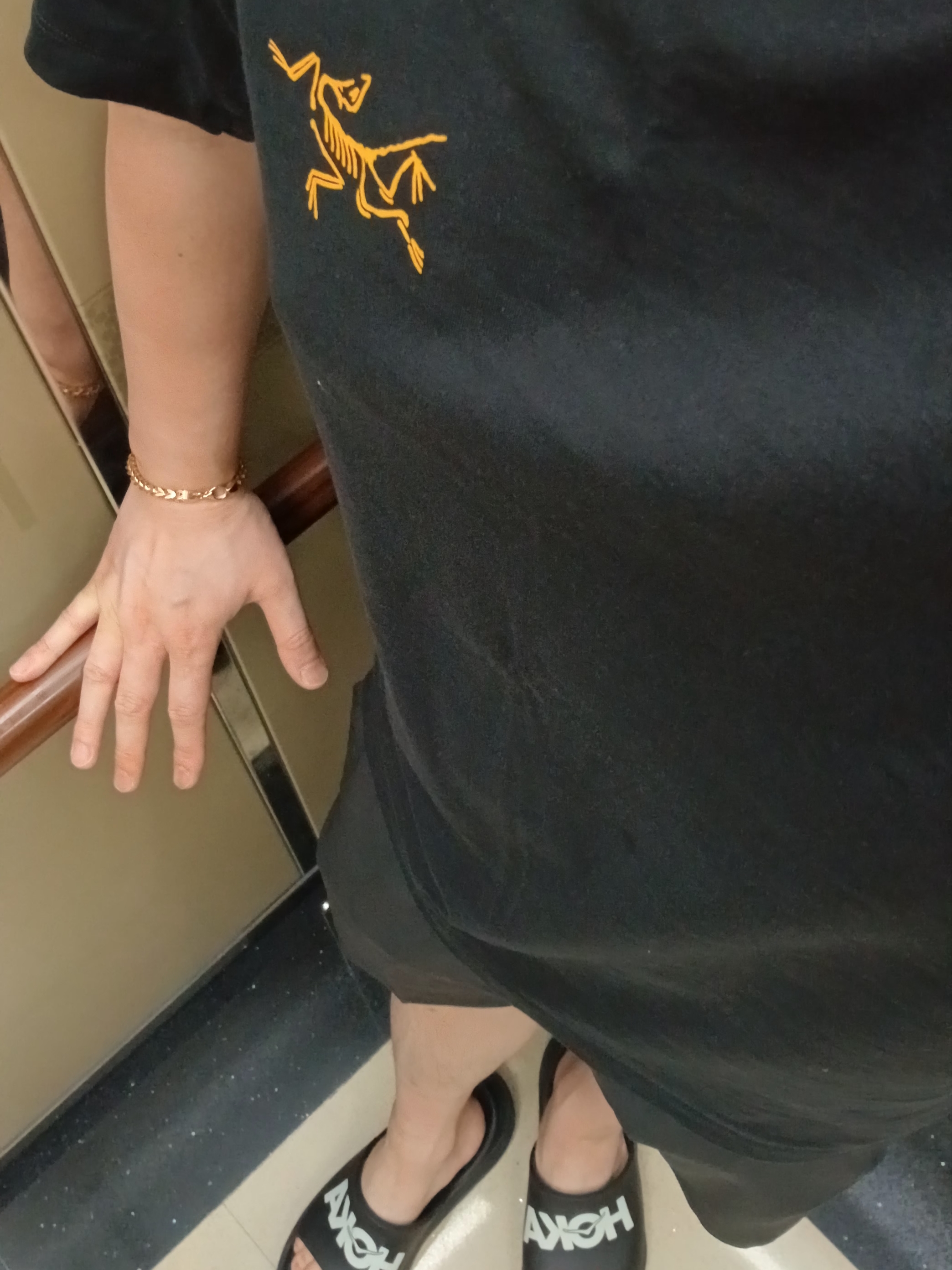 Arc'teryx Bird Word Cap 24K Black, Arc'teryx Arc'Multi Bird Logo SS T-Shirt Black 착용 스타일 - 8