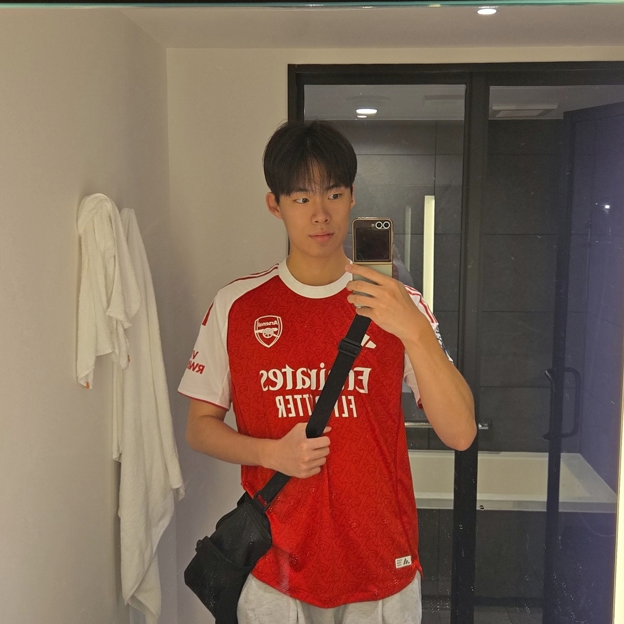 Adidas Arsenal 2025/26 Home Authentic Jersey Better Scarlet White - KR Sizing (Non Marking Ver.) 착용 스타일 - 1