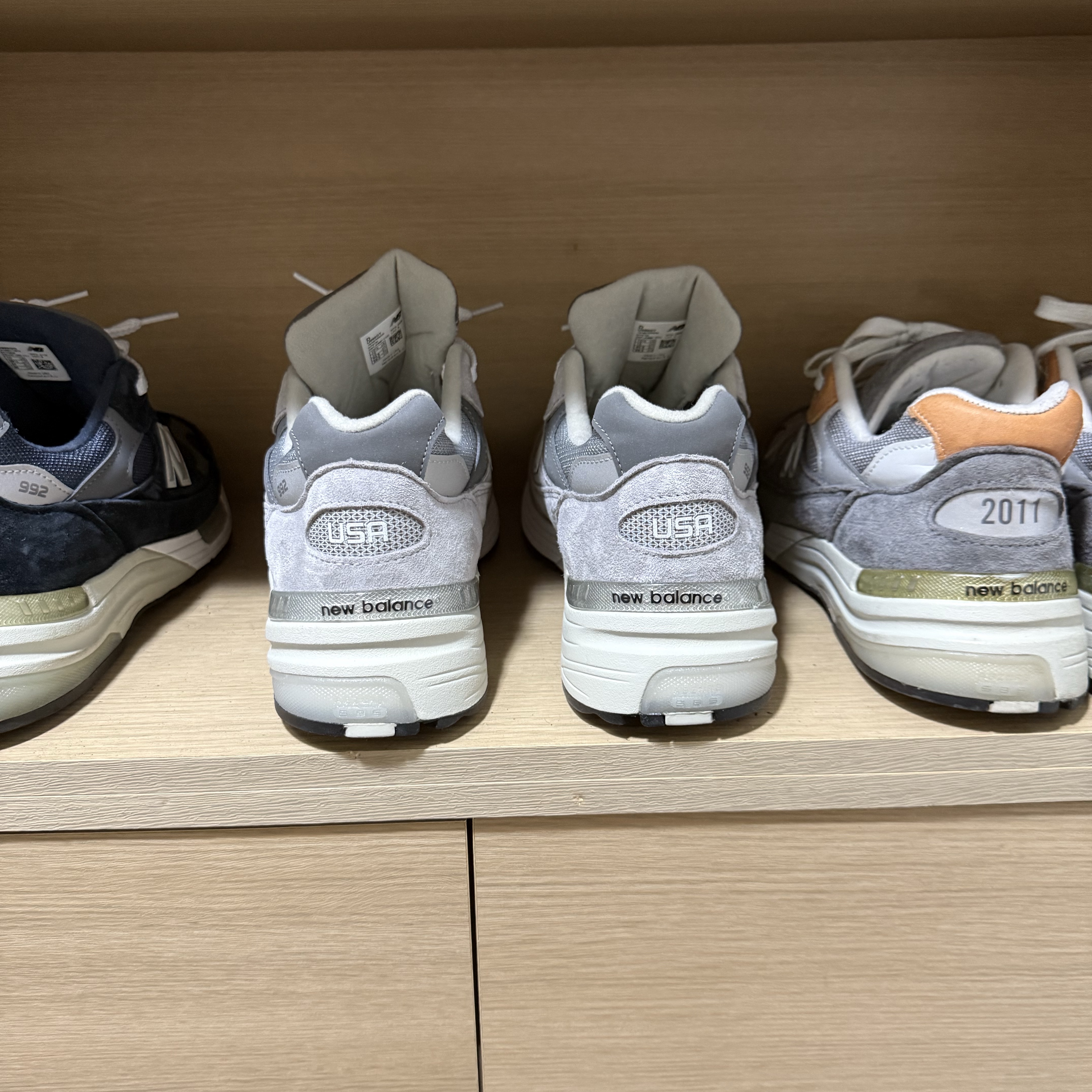 New Balance 992 Made in USA Core Grey Silver Metallic, New Balance 992 Made in USA Navy 착용 스타일 - 1