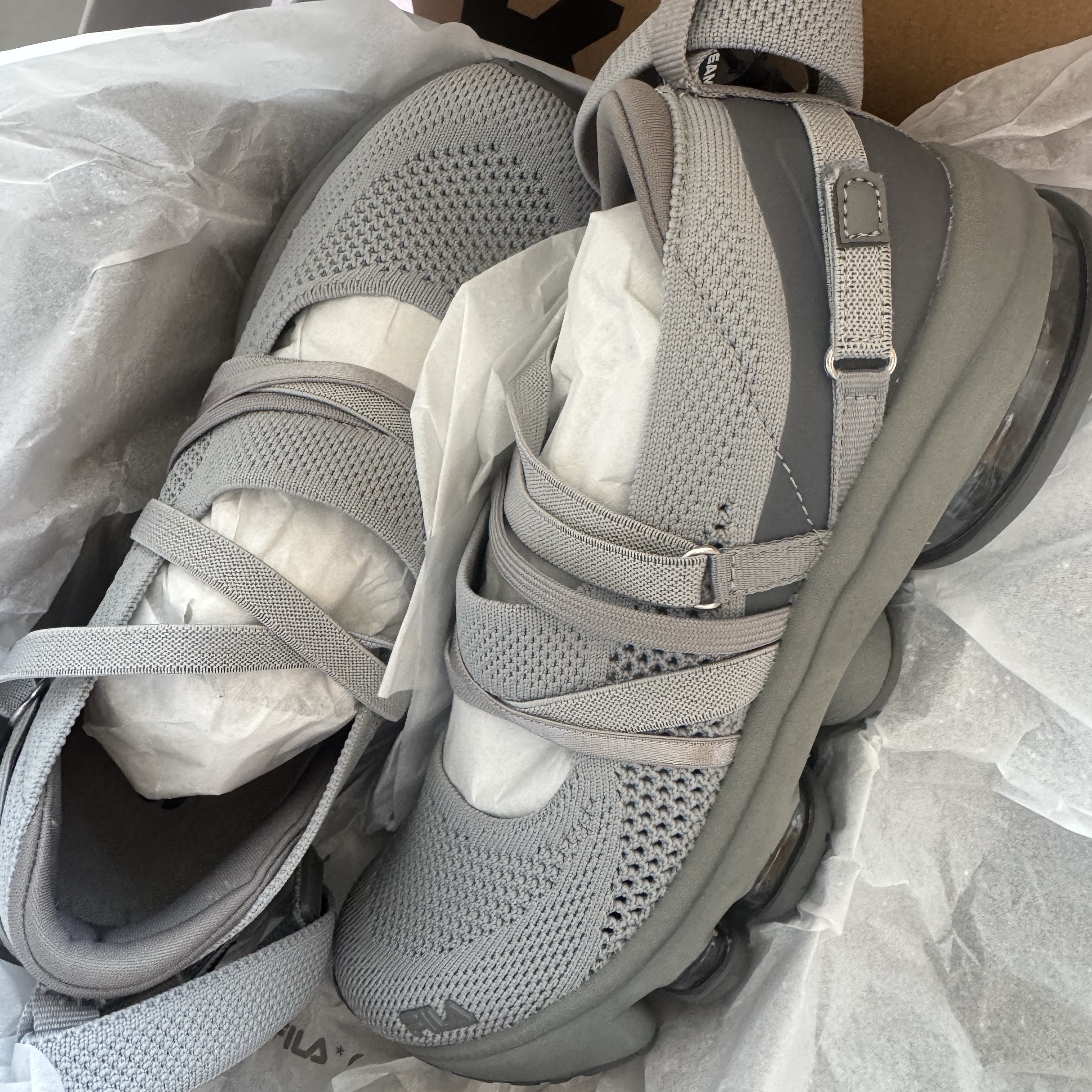 (W) Fila x Ojos RGB Pier 3.0 MJ Grey 착용 스타일 - 2