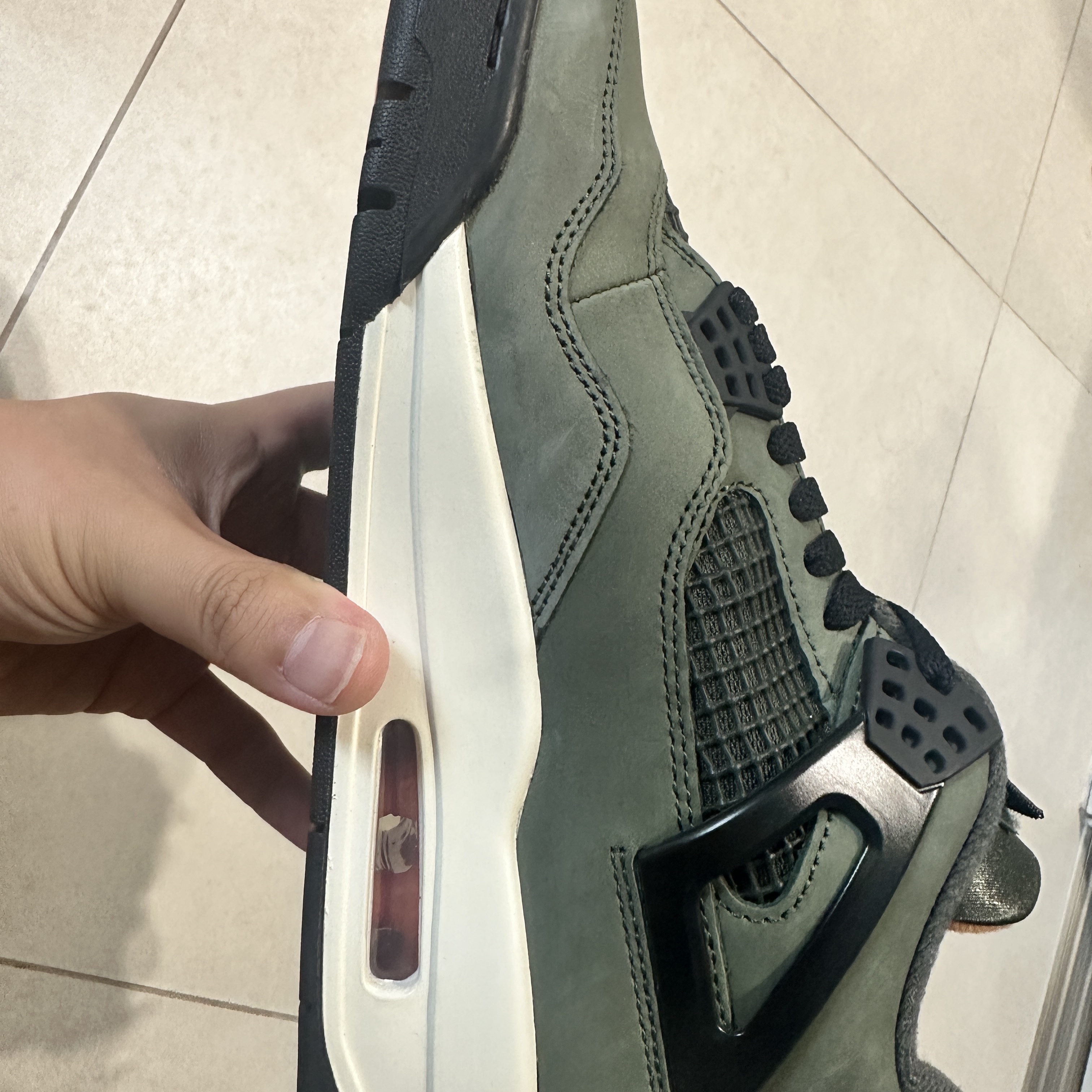 Jordan 4 x Undefeated Retro OG SP Deep Green and Clementine 착용 스타일 - 8