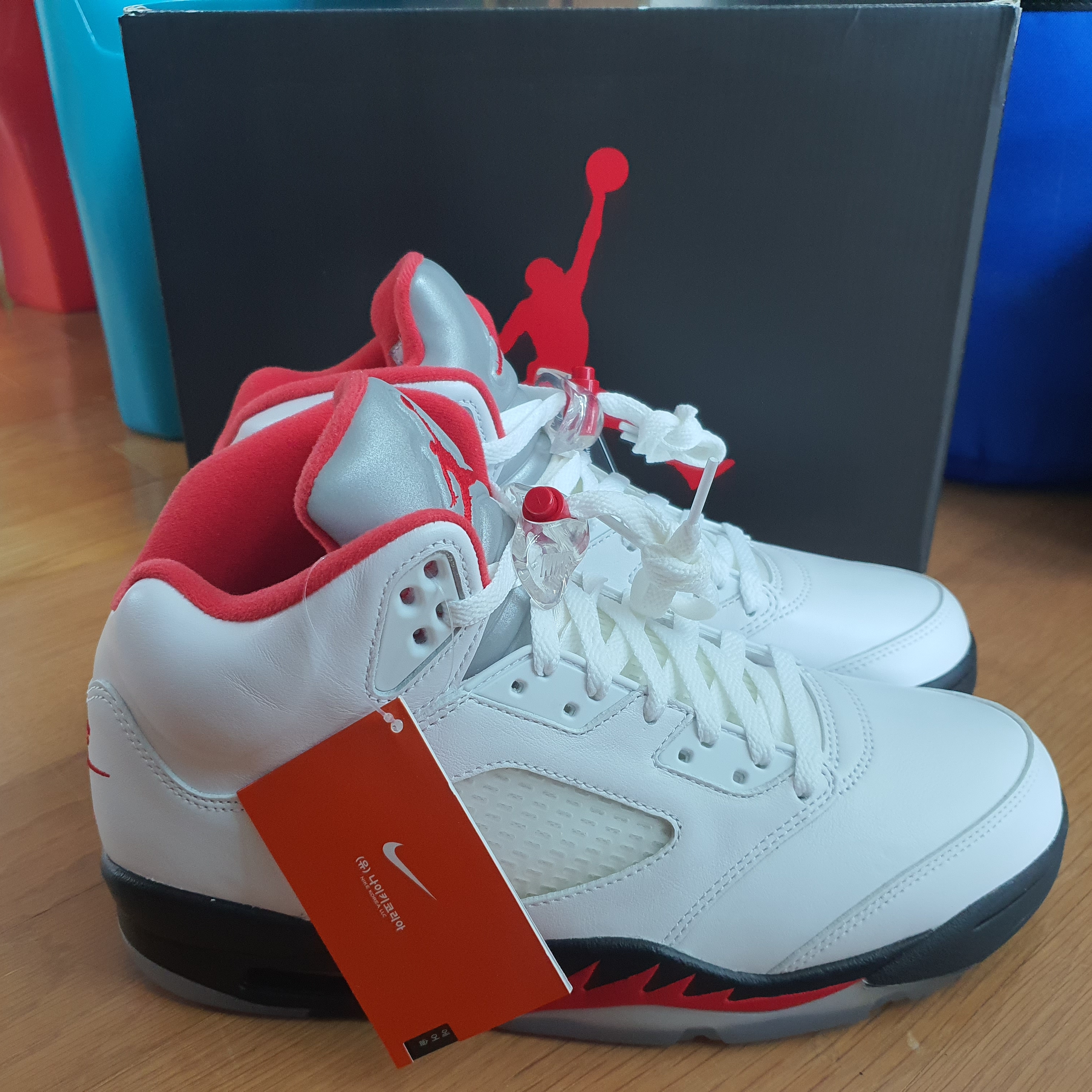 Jordan 5 Retro Fire Red Silver Tongue 2020 착용 스타일 - 1