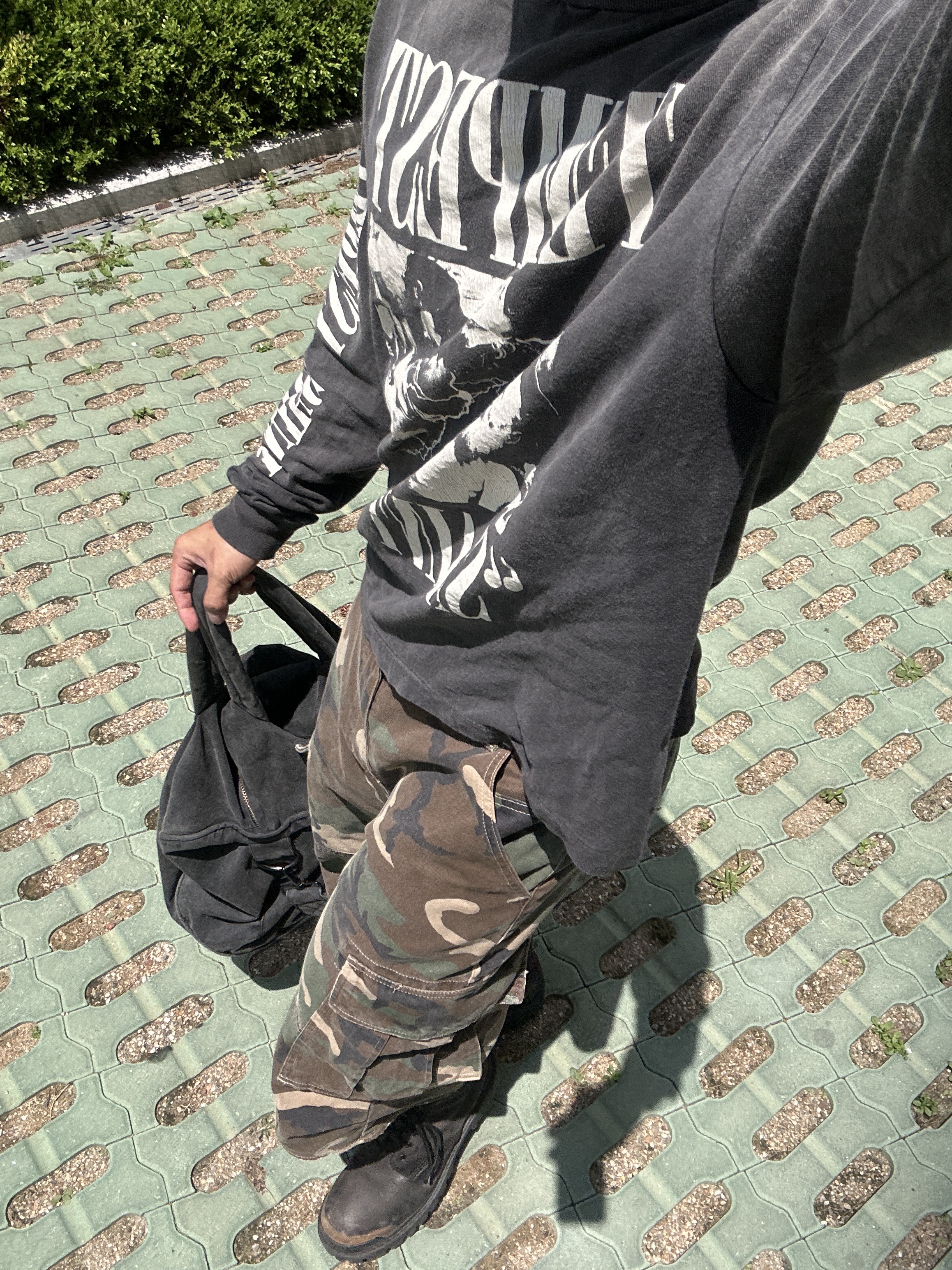 Farfromwhat Far Camo Cago Shorts, Saint Mxxxxxx Tempest L/S T-Shirt Black - 24AW 착용 스타일 - 3