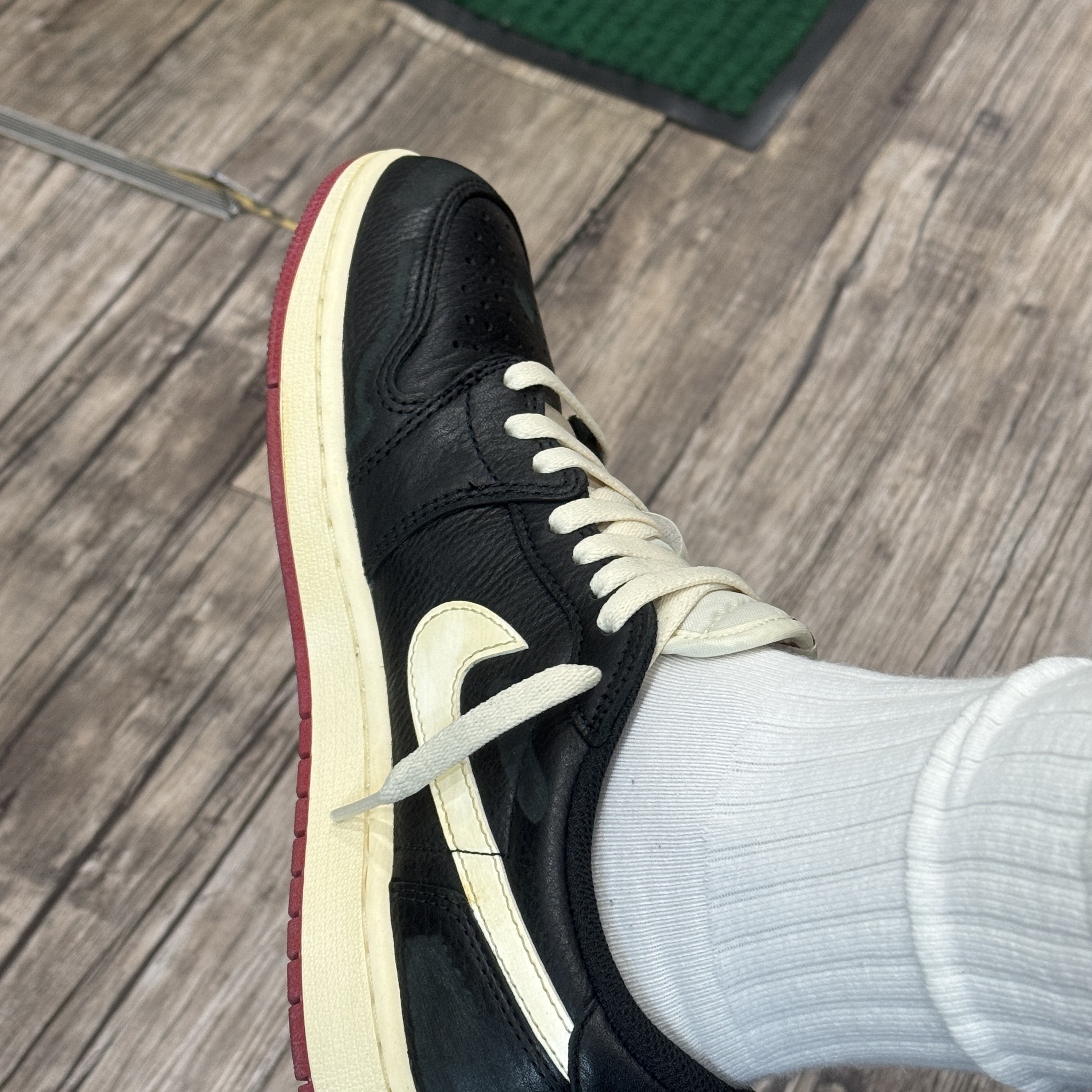 Jordan 1 x Nigel Sylvester Retro Low OG Better With Time 착용 스타일 - 2