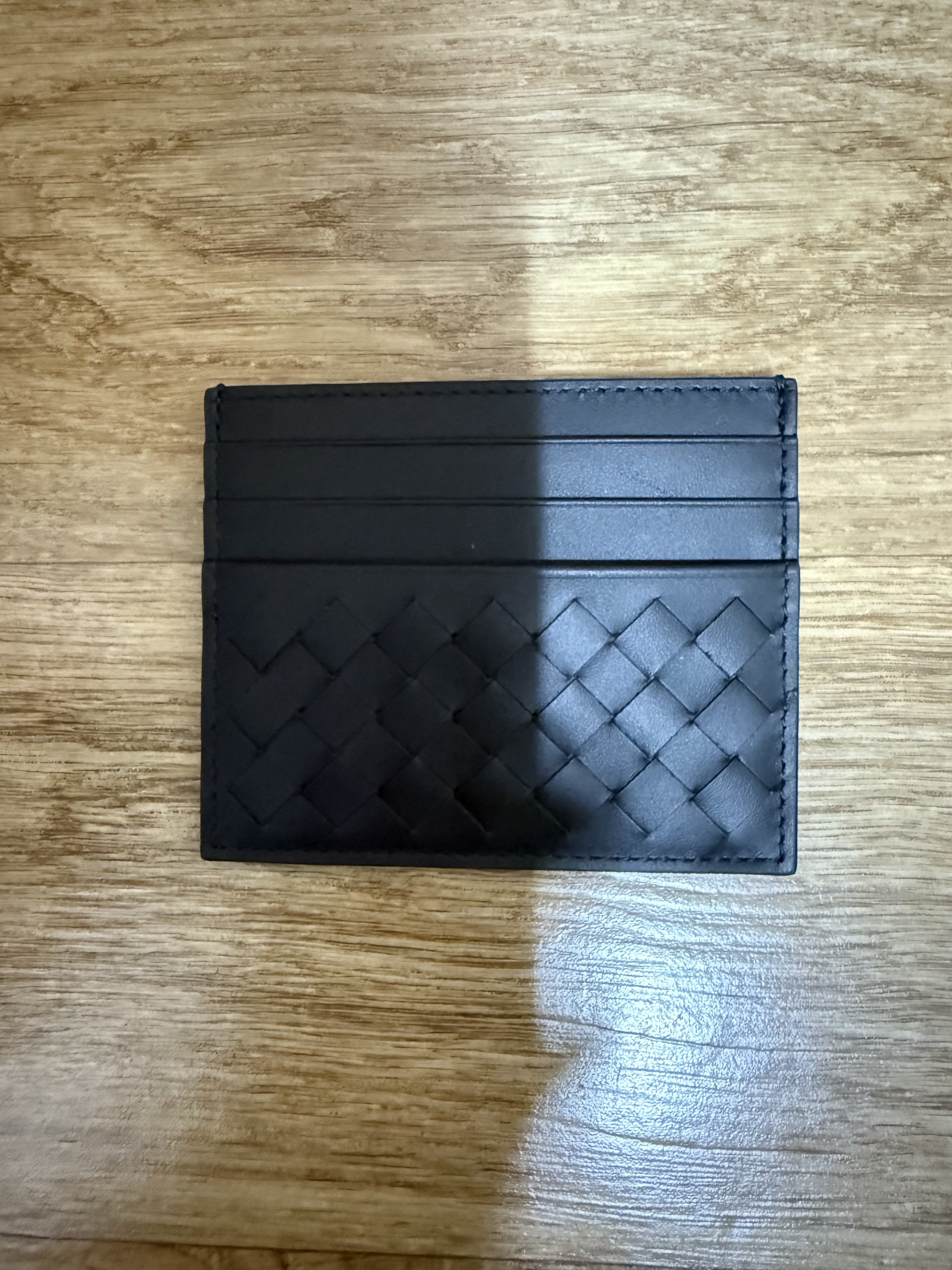 Bottega Veneta Credit Card Case Black 착용 스타일 - 5