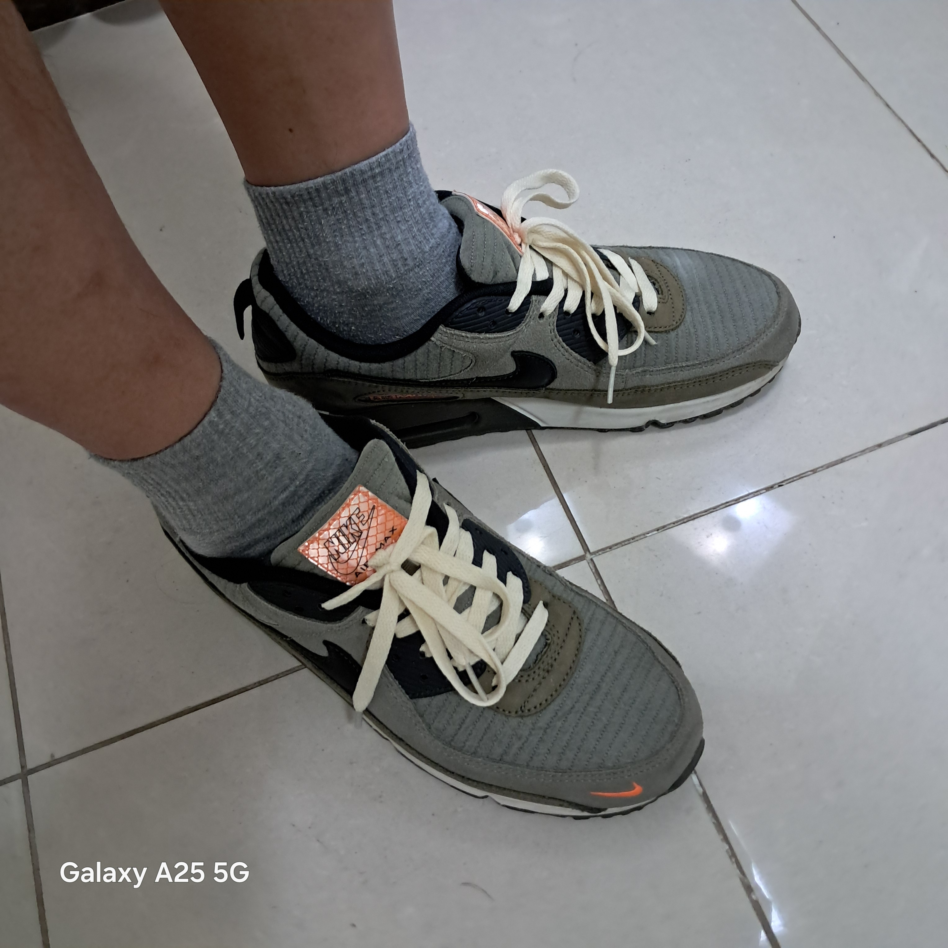 Nike Air Max 90 SE Surplus Supply 착용 스타일 - 2