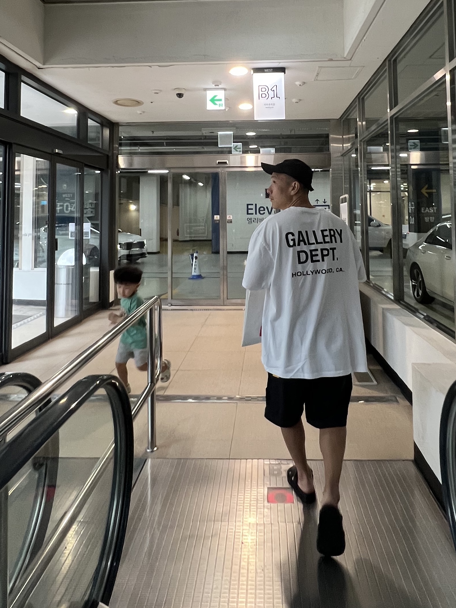 Gallery Dept. Souvenir T-Shirt White 착용 스타일