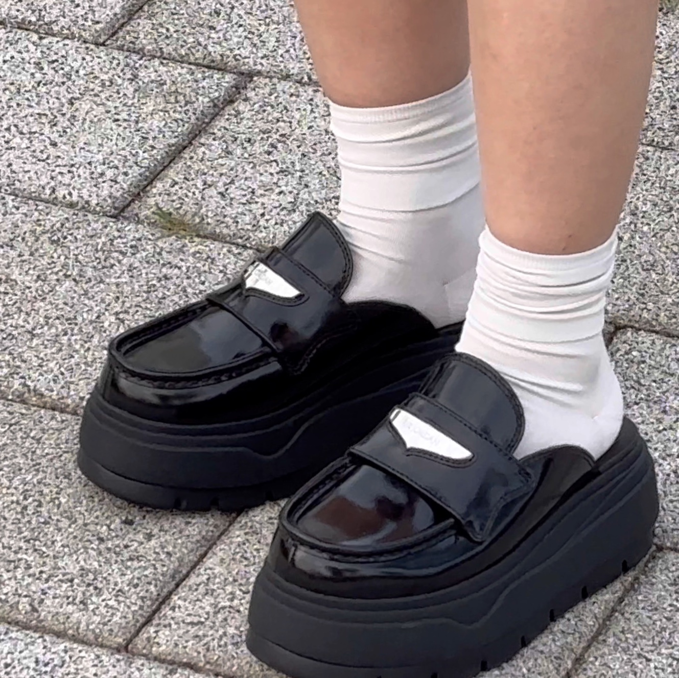 (W) Jordan Mule Black Metallic Silver 착용 스타일