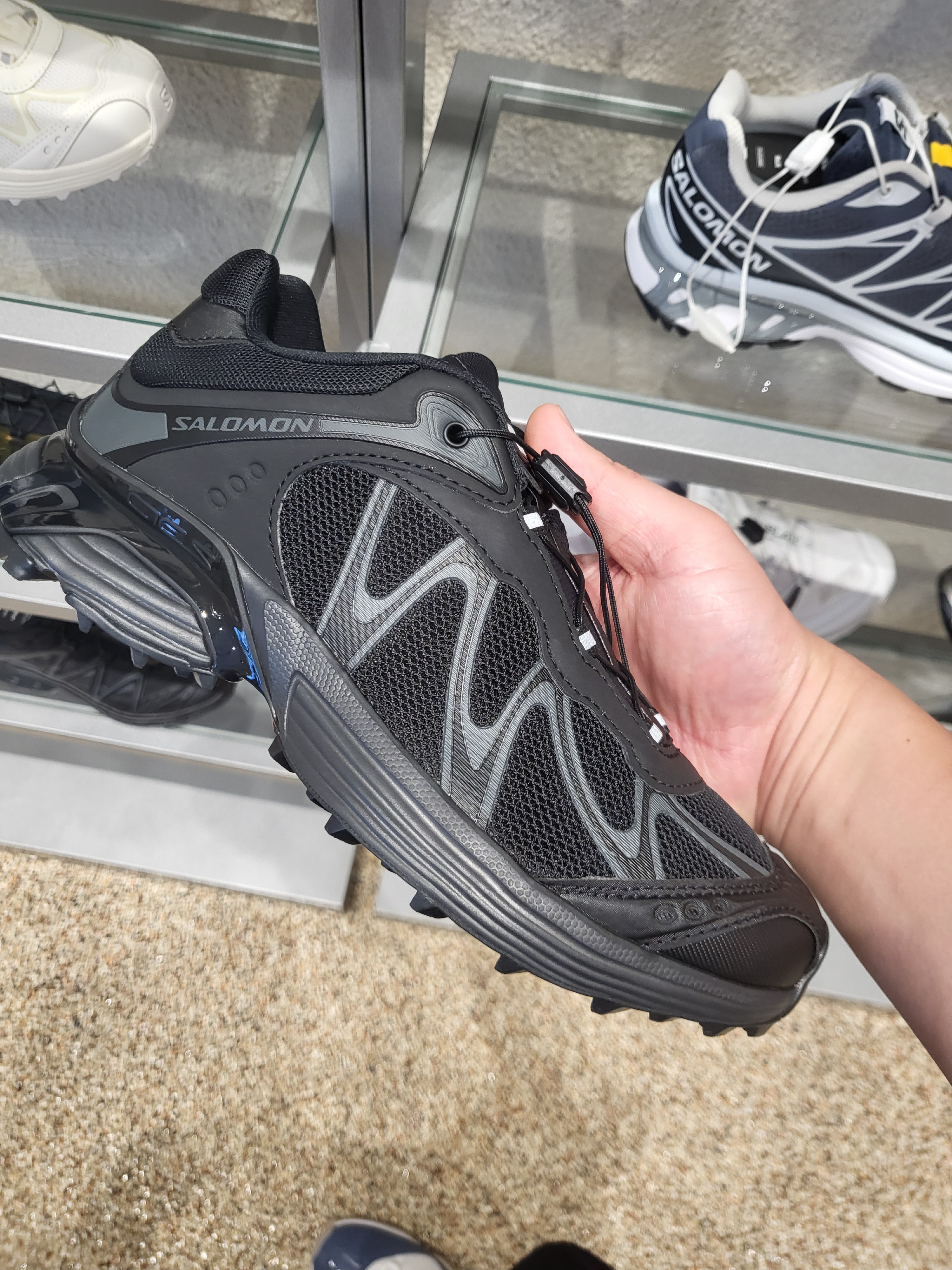 Salomon XT-Whisper Black Asphalt 착용 스타일