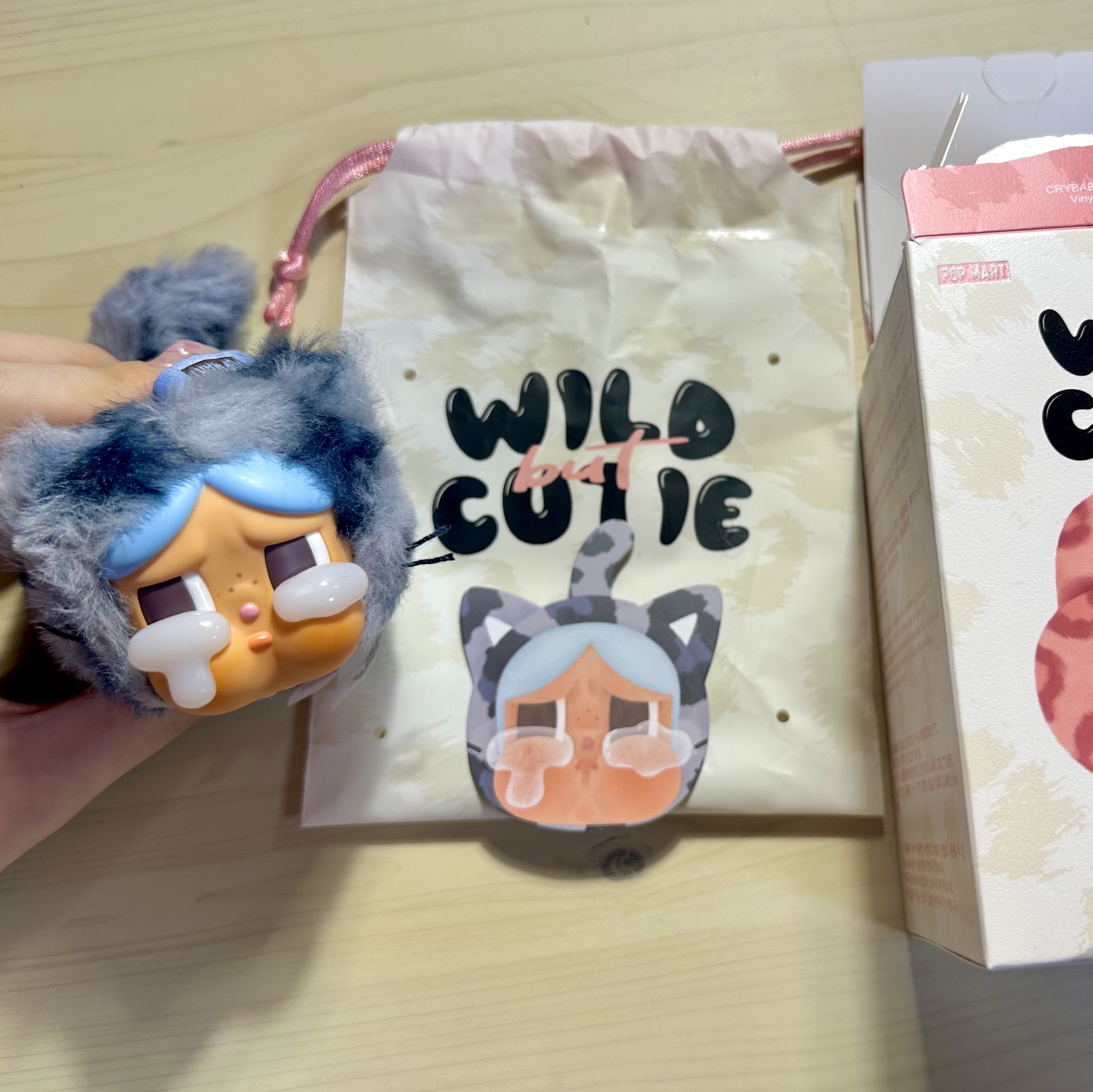 Pop Mart Crybaby Wild But Cutie Series Vinyl Plush Pendant Denim Cutie (Opened Case) 착용 스타일 - 1