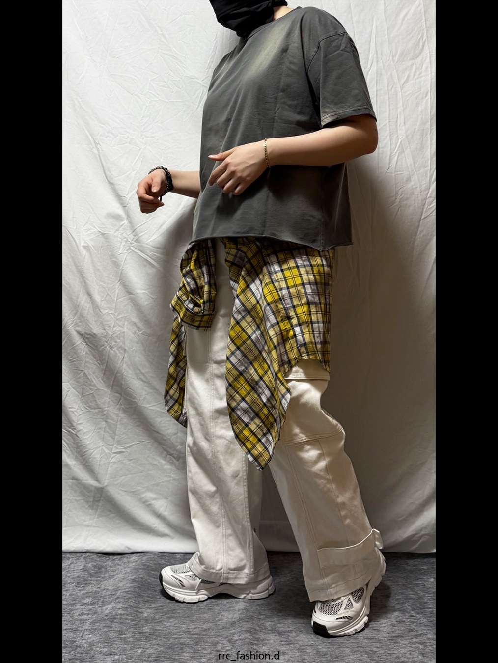 Aoiro Low-Key Cropped S/S T-Shirt Washed Grey, Axel Arigato Marathon Runner White Silver 착용 스타일 - 2