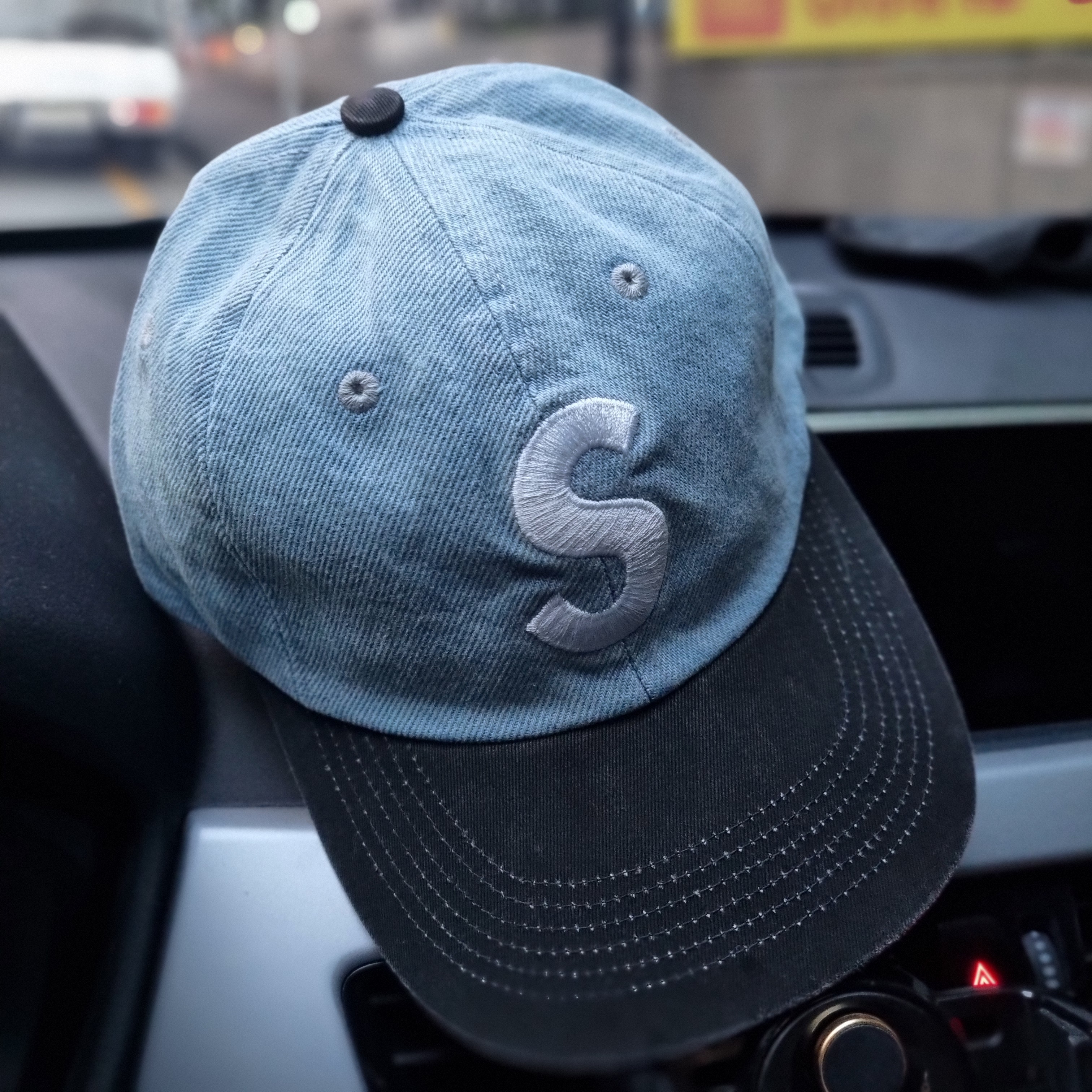 Supreme Pigment Coated 2-Tone S Logo 6-Panel Denim - 25FW 착용 스타일