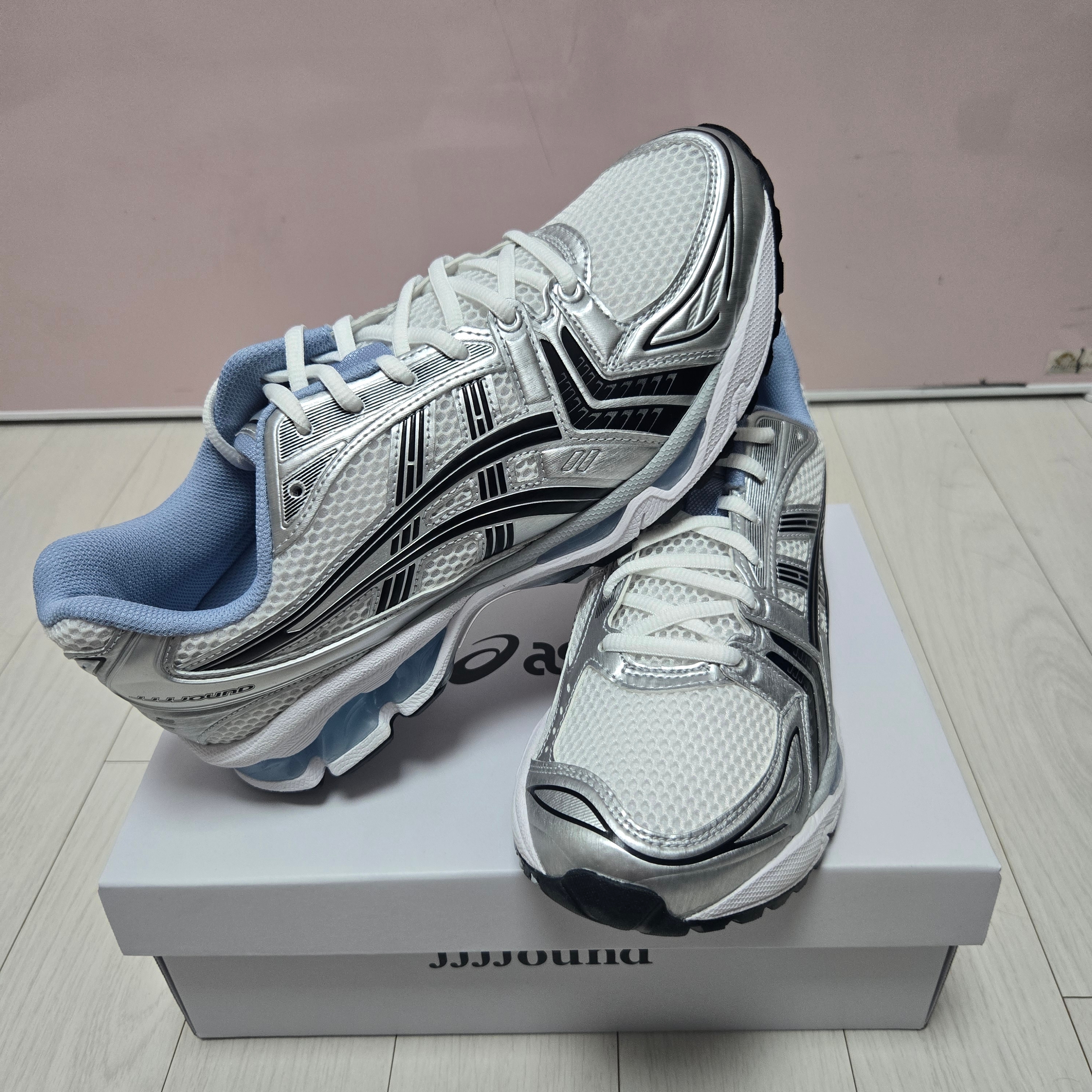 Asics x JJJJound Gel-Kayano 14 White Navy 착용 스타일 - 2