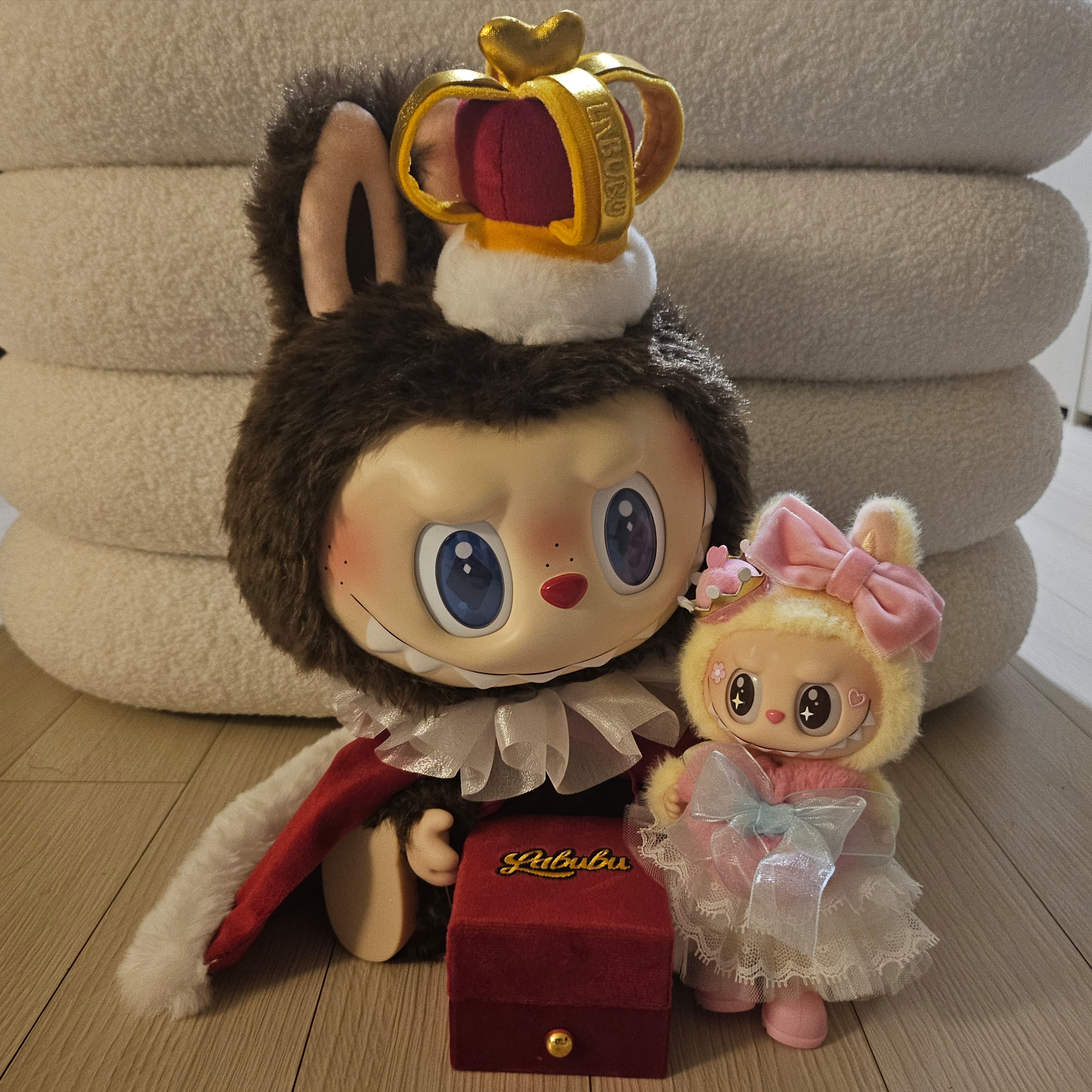 Pop Mart The Monsters Checkmate Series Doll, Pop Mart The Monsters Checkmate Series Plush Keyring 착용 스타일