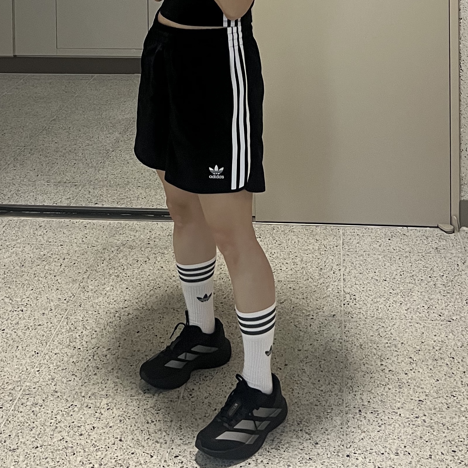 Adidas Adicolor Classic Sprinter Shorts Black - KR Sizing 착용 스타일