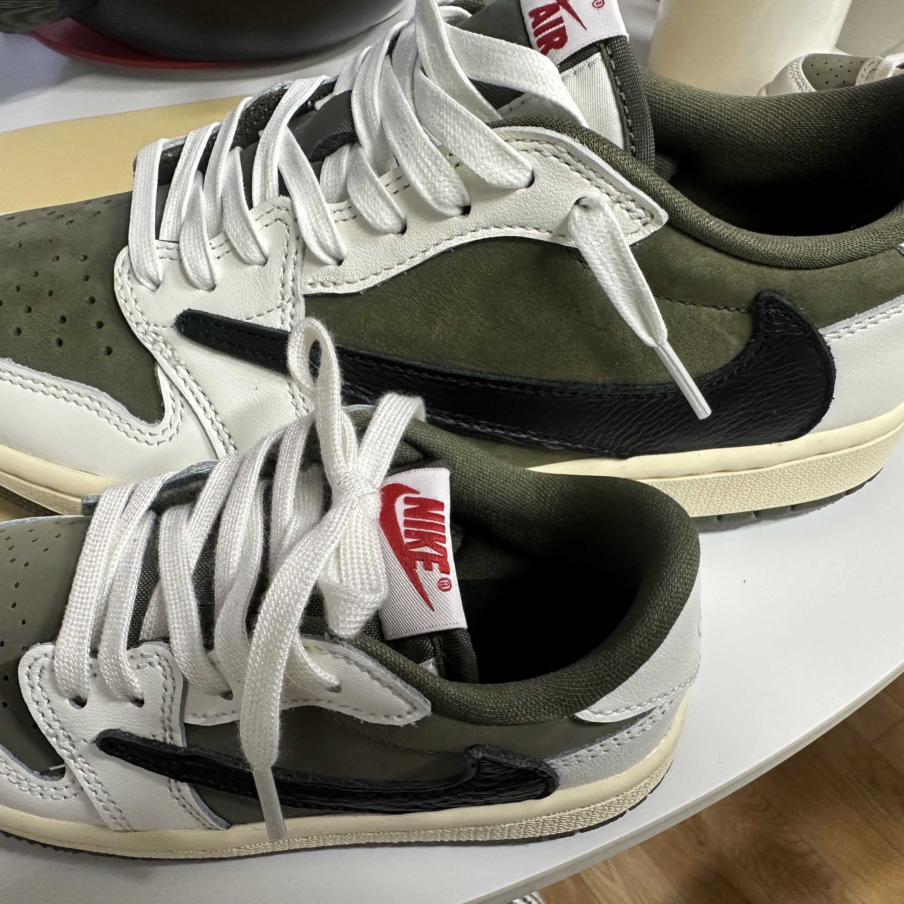 (TD) Jordan 1 x Travis Scott Retro Low OG SP Reverse Olive, Jordan 1 x Travis Scott Retro Low OG SP Reverse Olive 착용 스타일