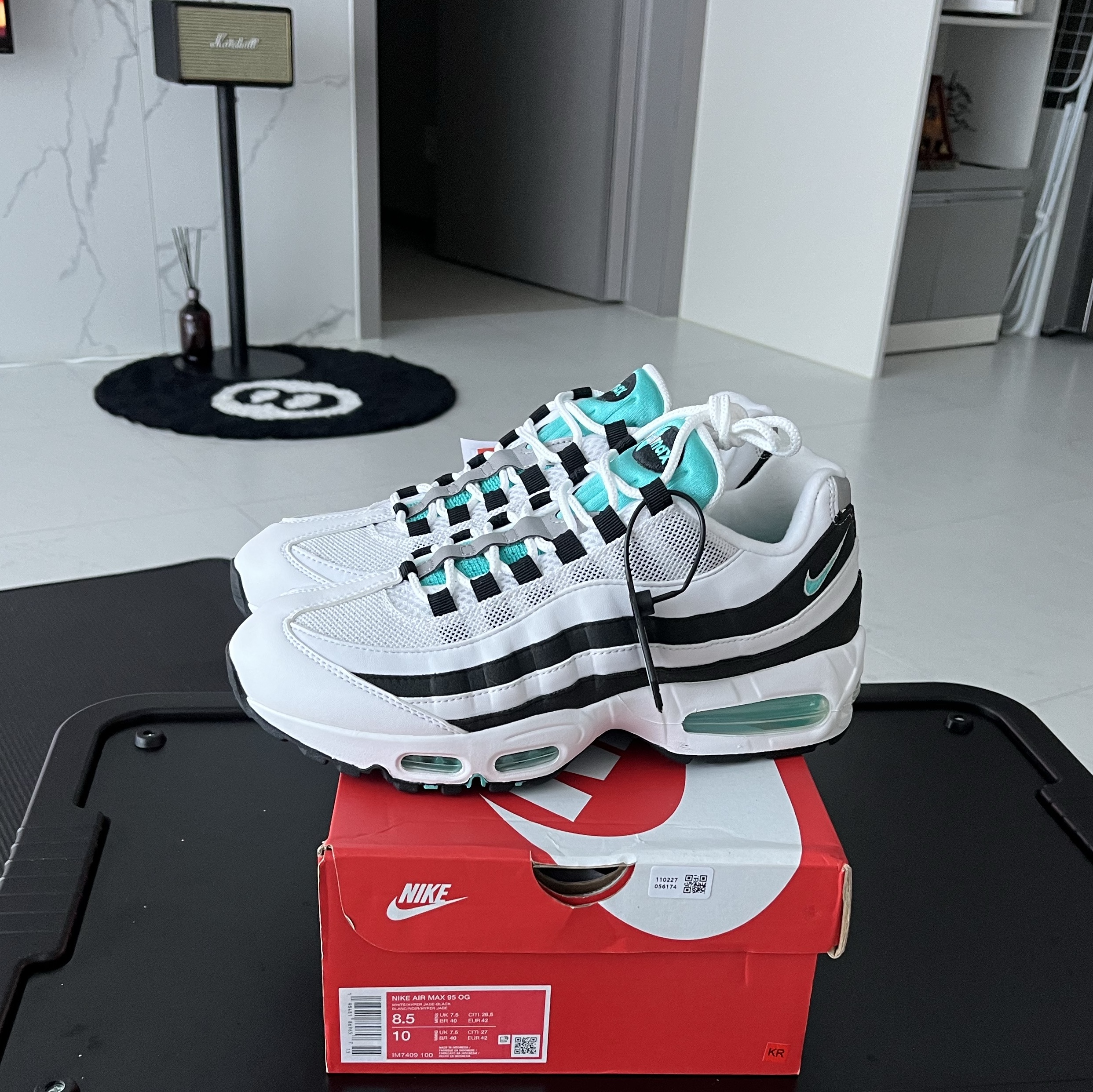 Nike Air Max 95 OG White and Black 착용 스타일