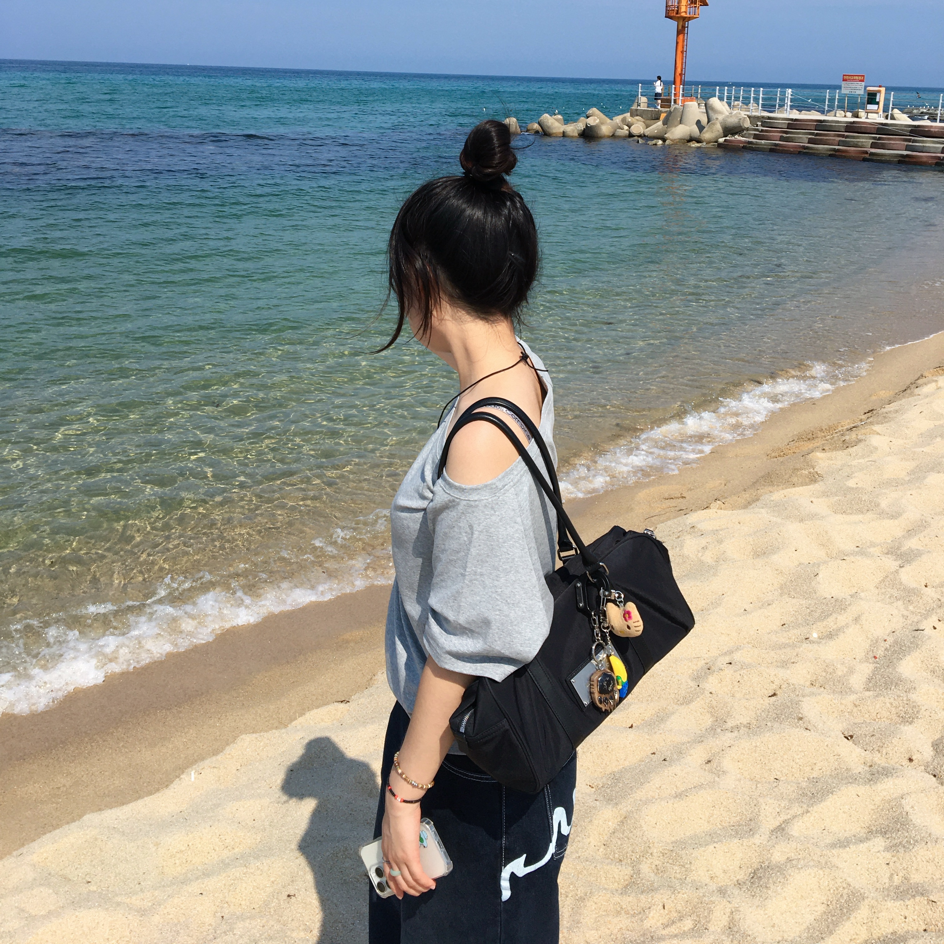 Matin Kim Sporty Tote Bag Black, Taw&Toe Flip Flop Zerovity Bio Black 착용 스타일 - 2