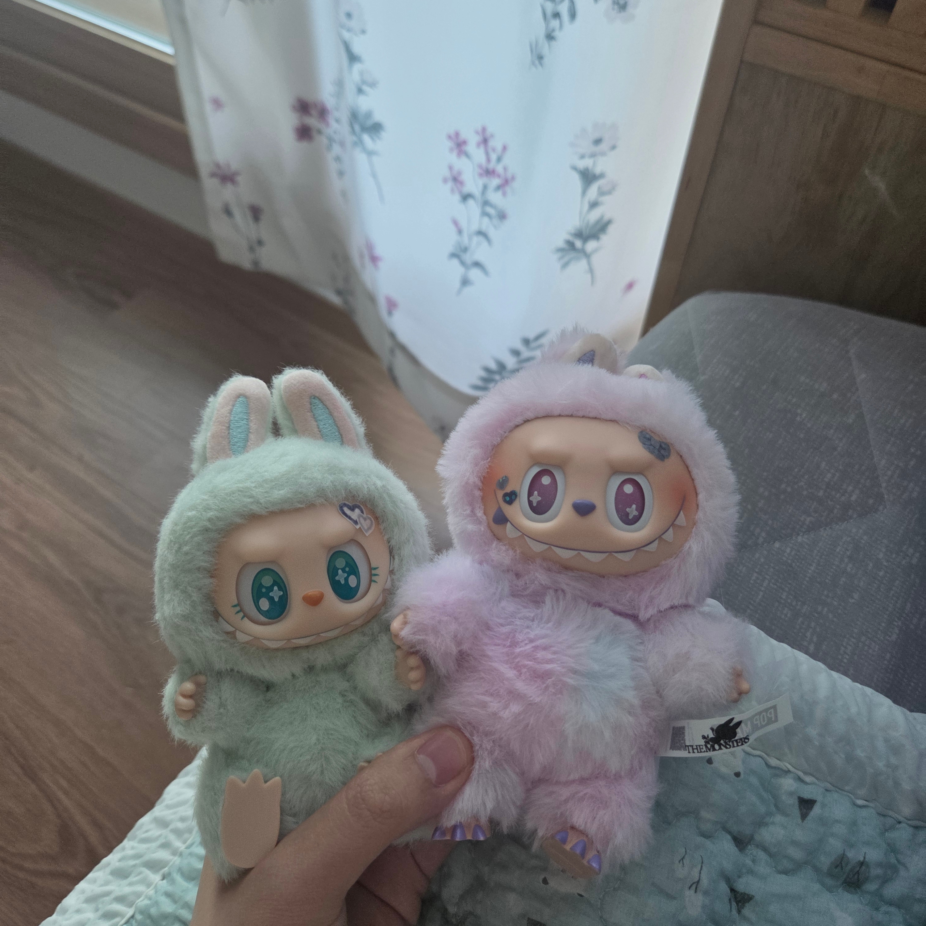 Pop Mart Labubu The Monsters Highlight Series Luck Keyring (Opened Case), Pop Mart Labubu Let's Play Together Doll Series Ququ Keyring (Opened Case) 착용 스타일 - 1