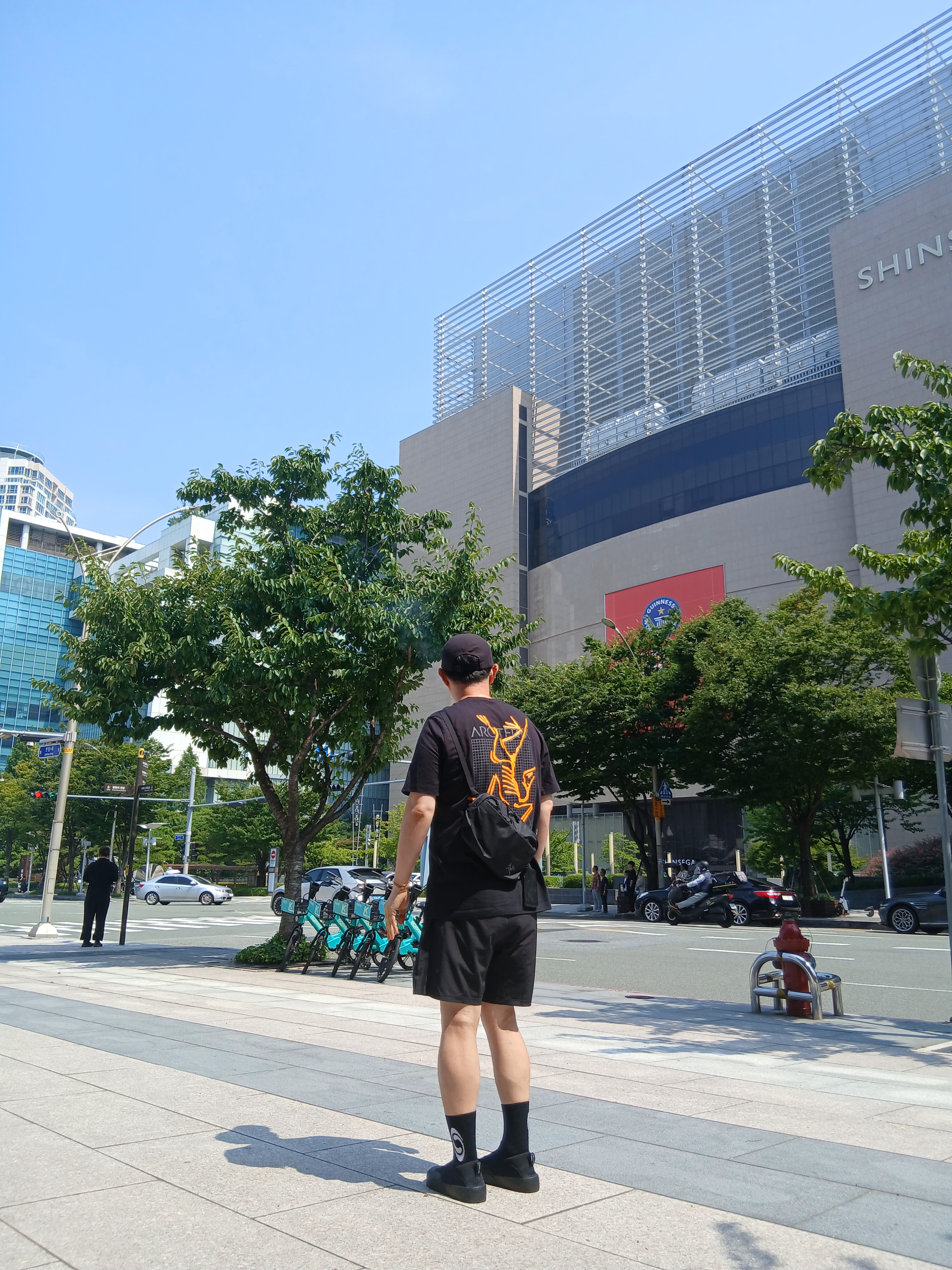 Arc'teryx Bird Word Cap 24K Black, Arc'teryx Arc'Multi Bird Logo SS T-Shirt Black 착용 스타일 - 2