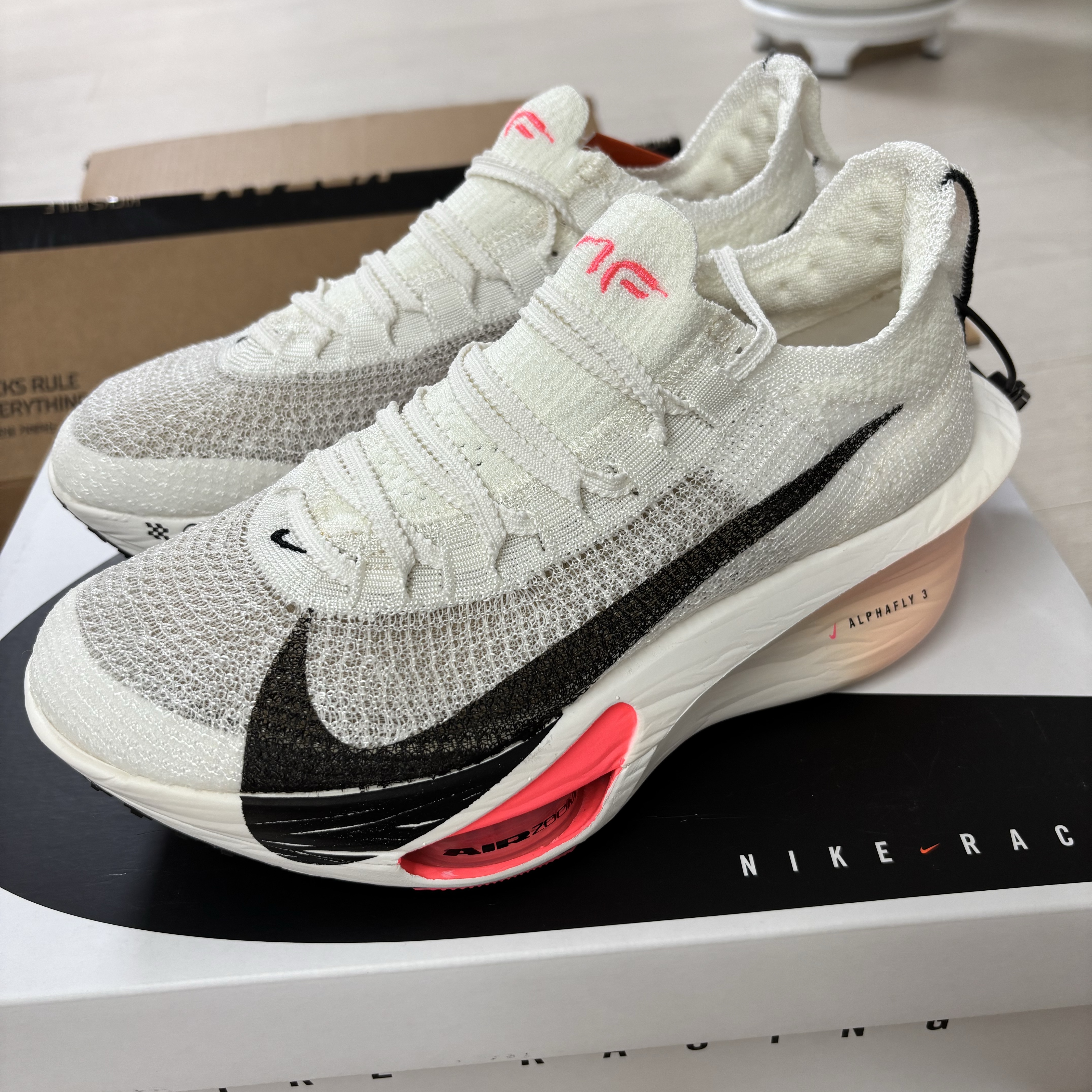 (W) Nike Air Zoom Alphafly Next% 3 Sail Crimson Tint 착용 스타일