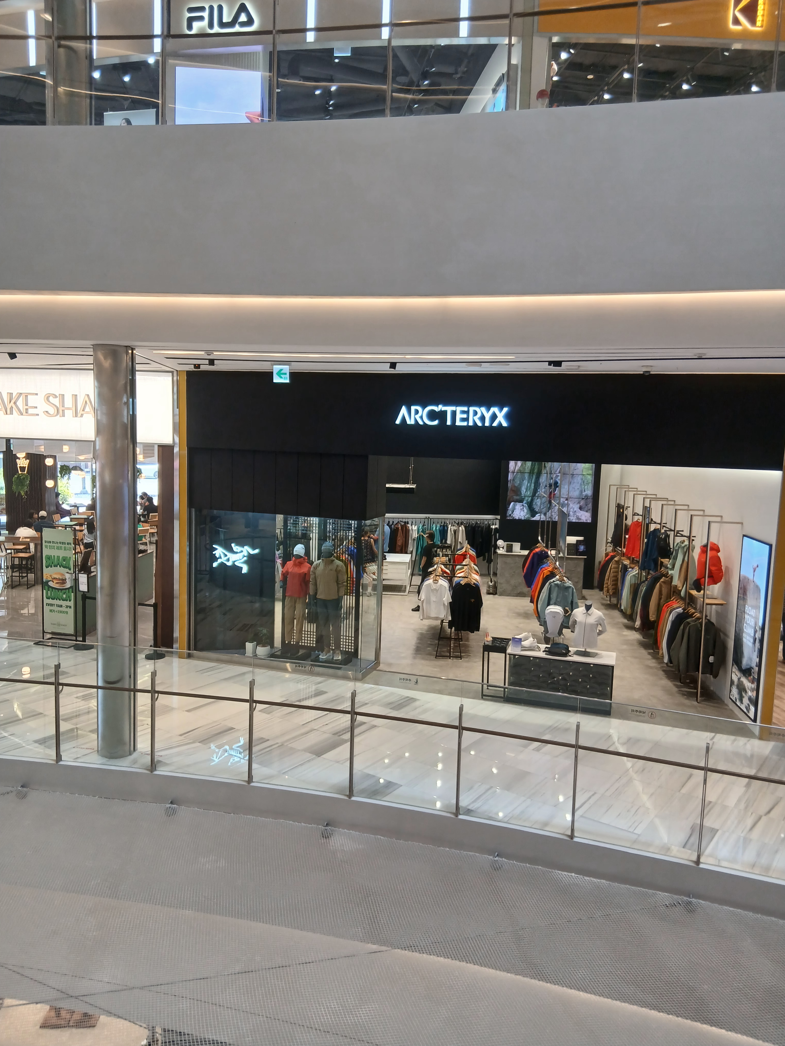 Arc'teryx Bird Word Cap 24K Black, Arc'teryx Arc'Multi Bird Logo SS T-Shirt Black 착용 스타일 - 7