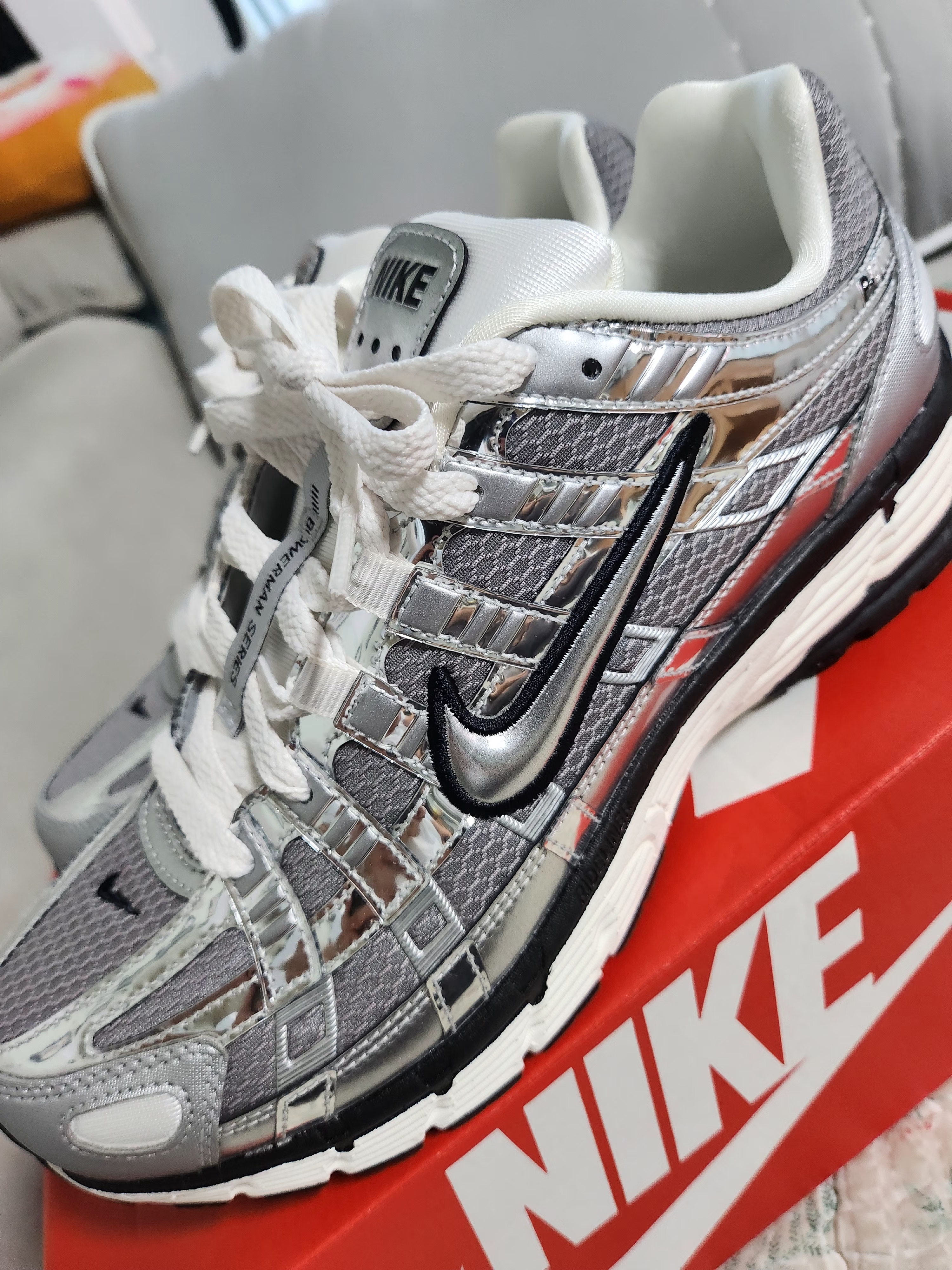 Nike P-6000 Metallic Silver 착용 스타일