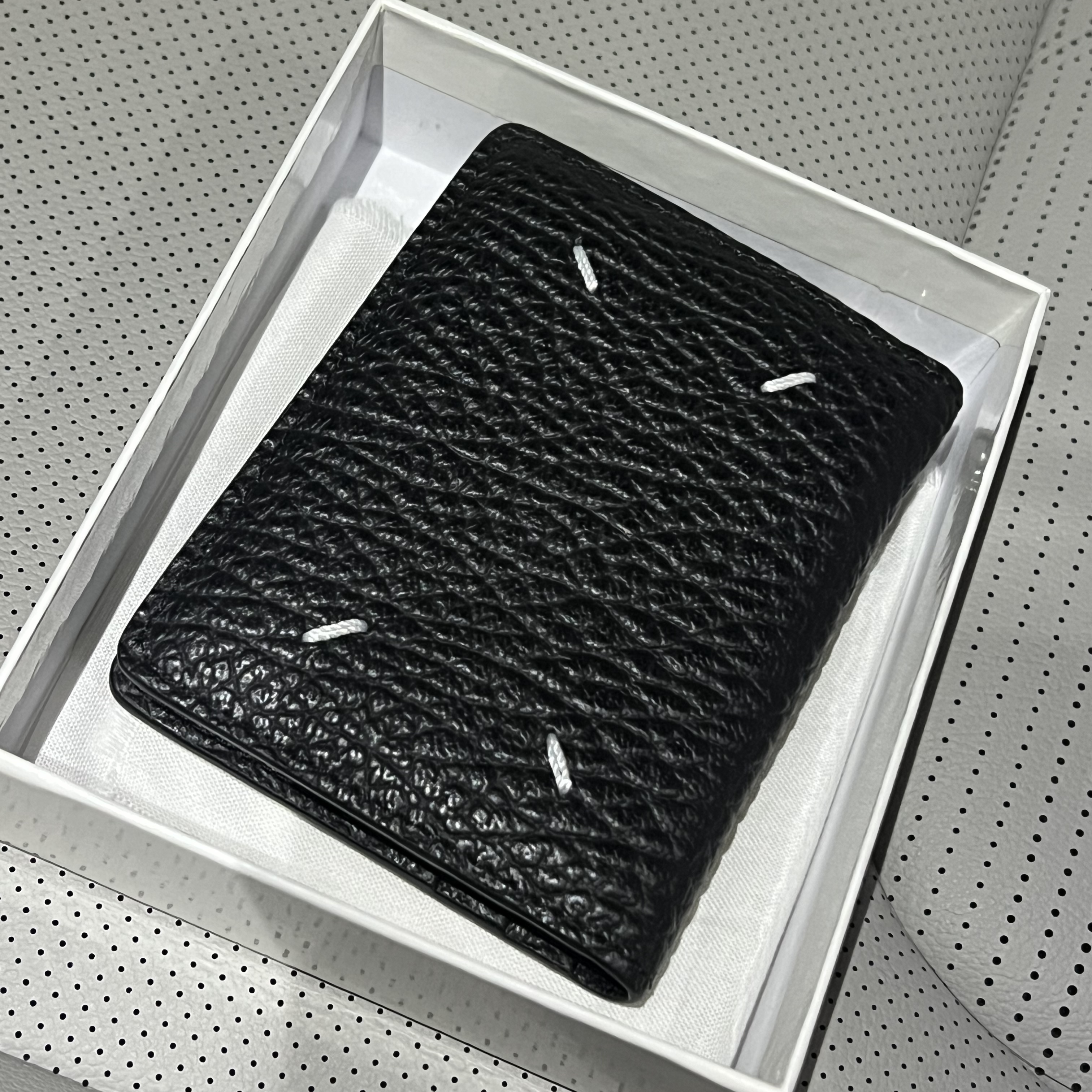 Maison Margiela Keyring Wallet Black 착용 스타일