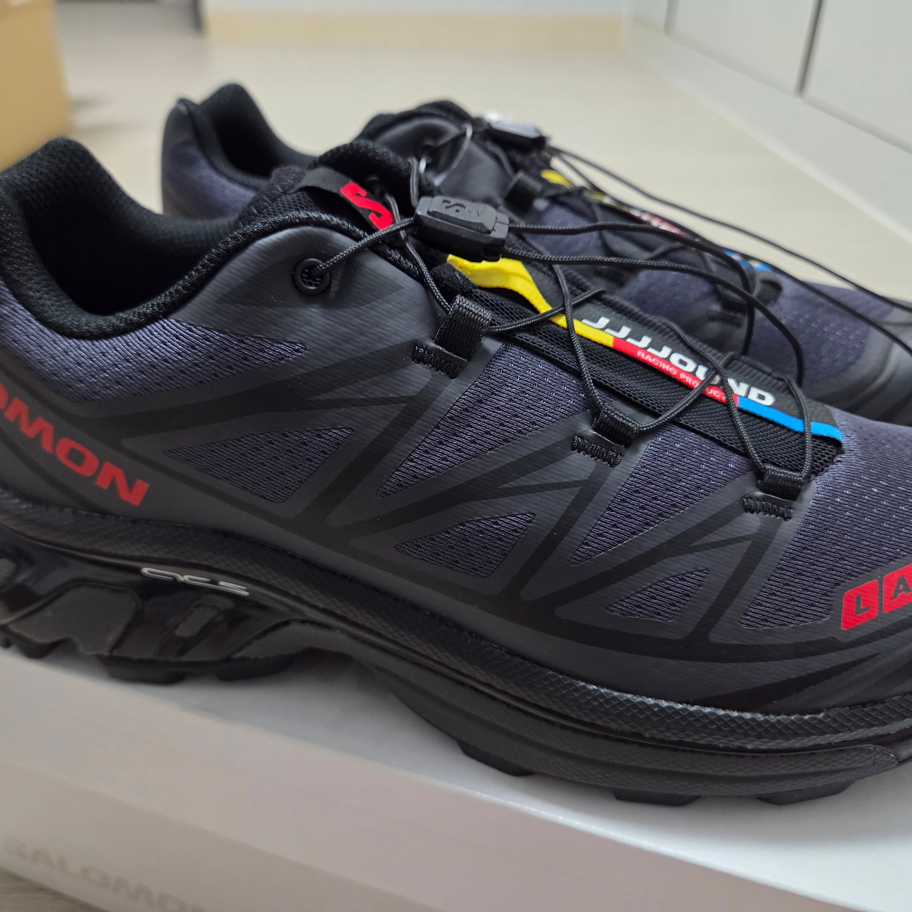 Salomon x JJJJound XT-6 Ebony Black 착용 스타일 - 6