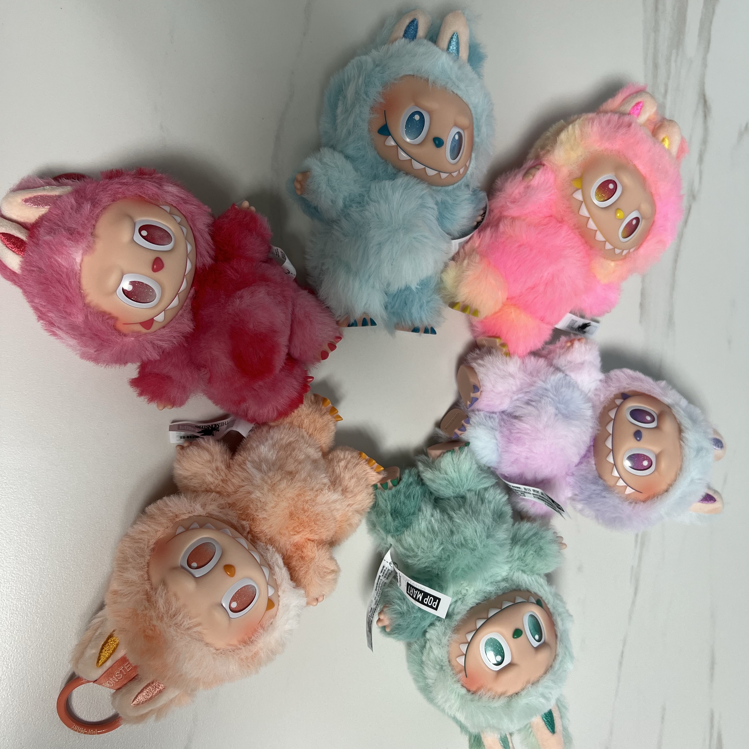 Pop Mart Labubu The Monsters Highlight Series Sealed Case (6 Blind Boxes) 착용 스타일