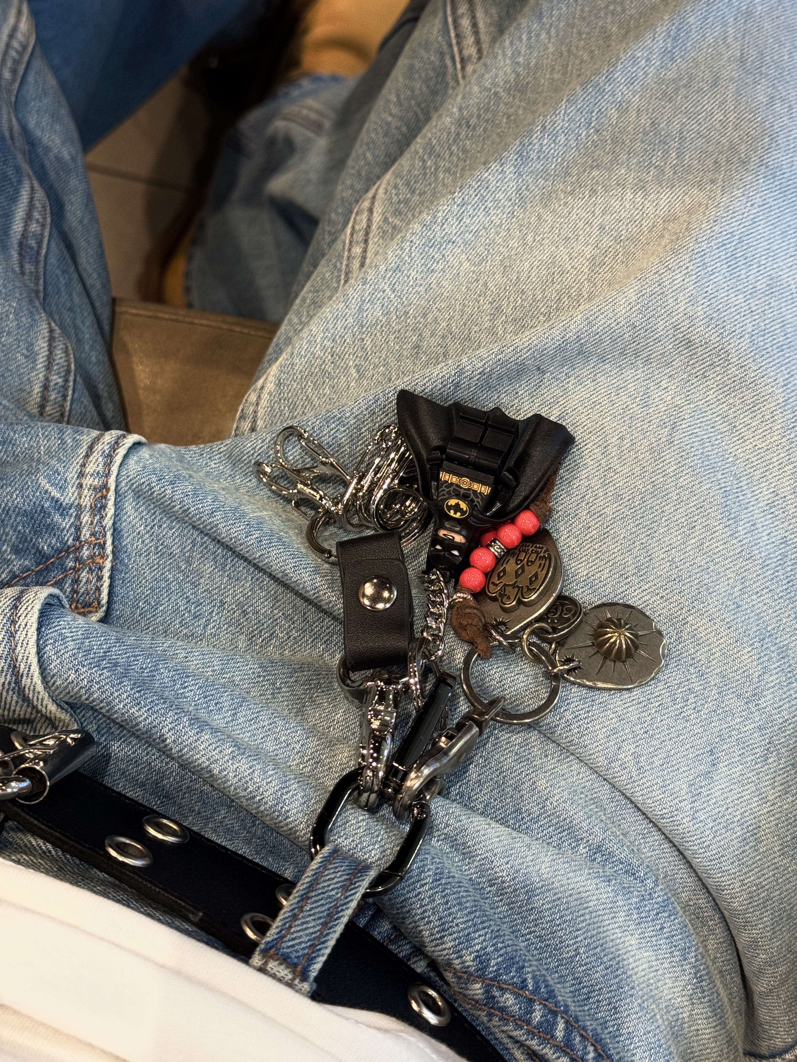 Uniqlo x JW Anderson Straight Jean Blue - KR, Millo Archive Utility Keyring Silver 착용 스타일 - 3