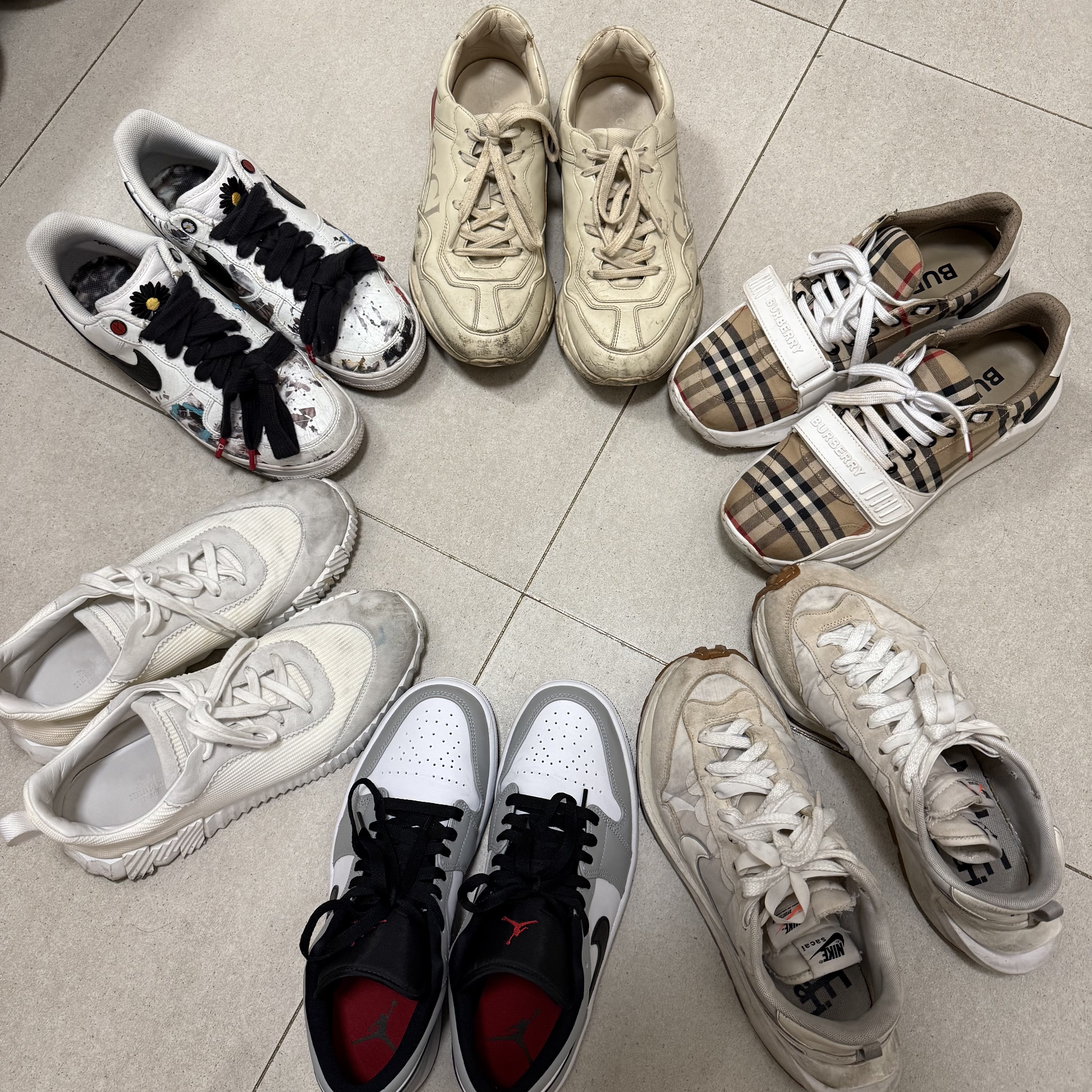 Hermes Bouncing Sneakers Mesh Suede Goatskin & Blanc, Gucci Rhyton Leather Sneakers Logo 착용 스타일