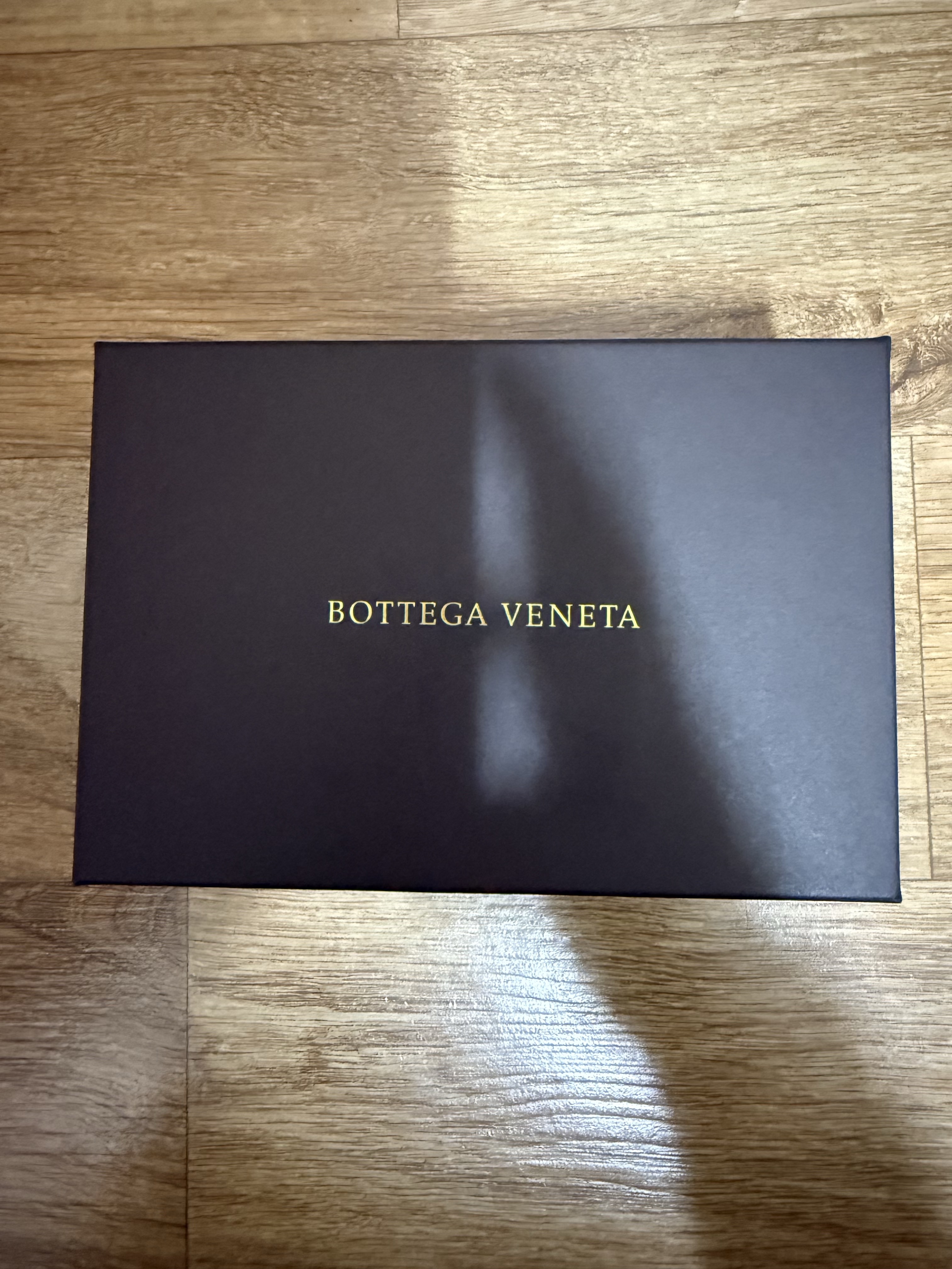 Bottega Veneta Credit Card Case Black 착용 스타일 - 2