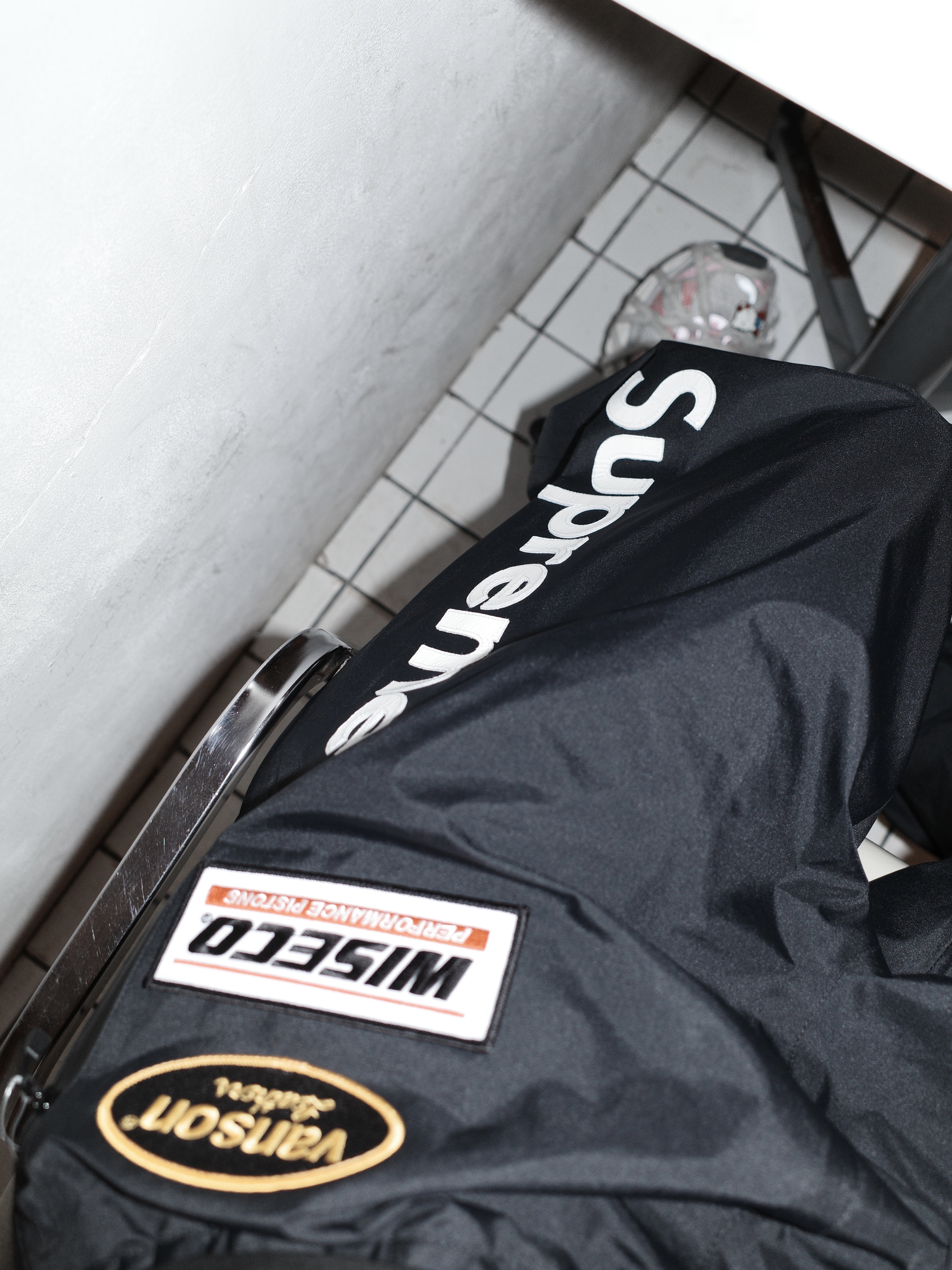 Supreme x Vanson Leathers Gore-Tex Pants Black - 25FW, Supreme x Hysteric Glamour Baby T-Shirt Black - 24FW 착용 스타일 - 5