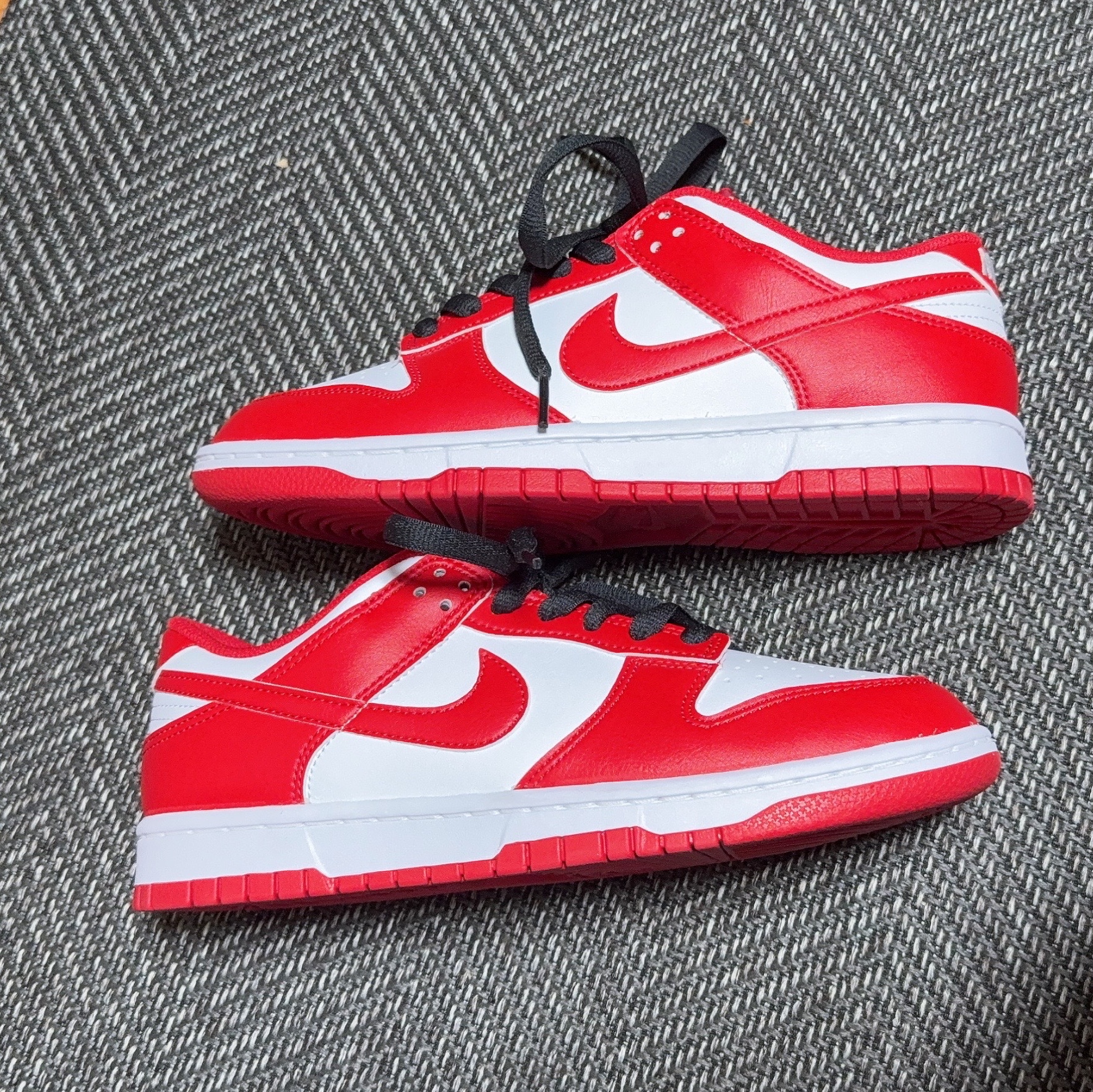 Nike Dunk Low SP White and University Red 2023 착용 스타일 - 2