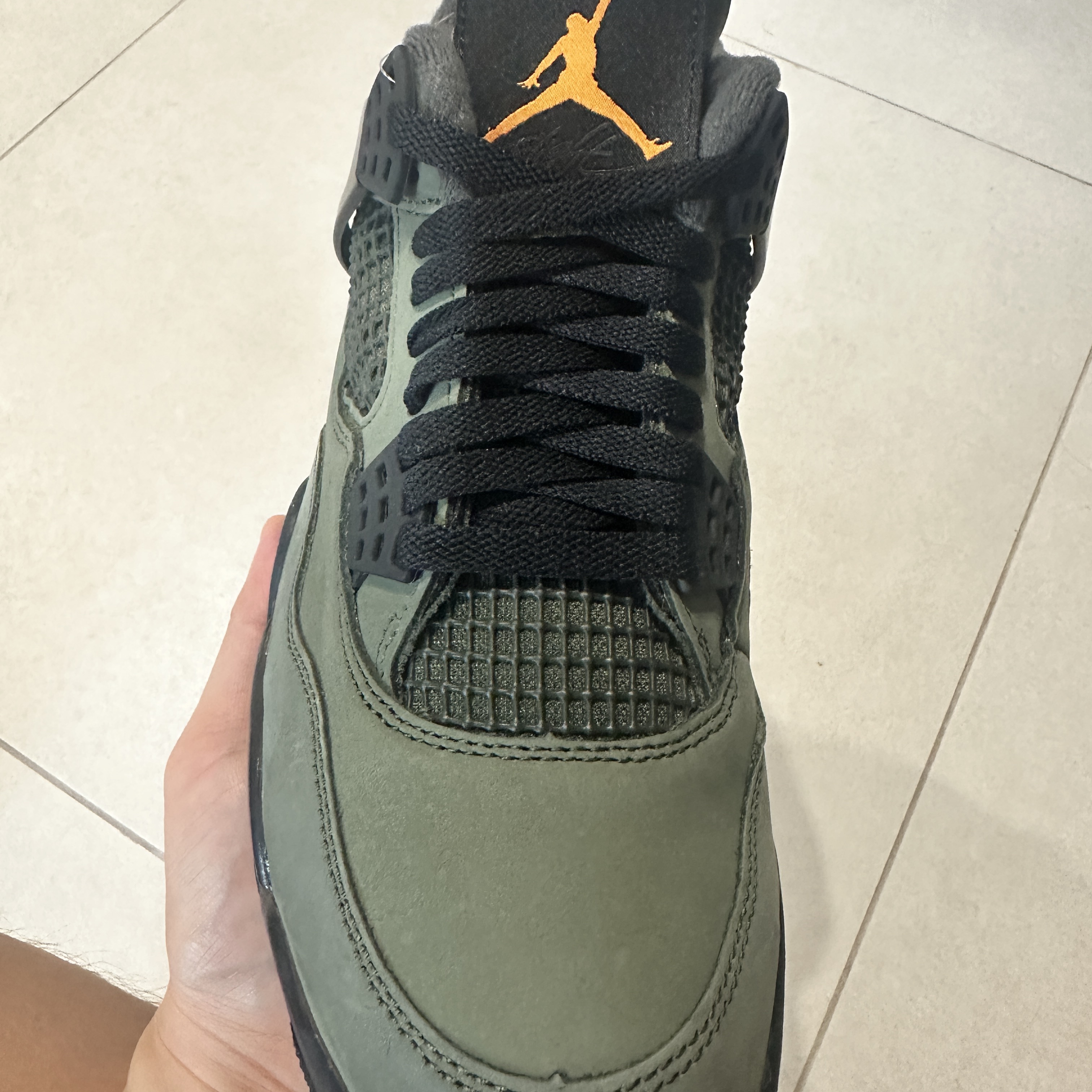 Jordan 4 x Undefeated Retro OG SP Deep Green and Clementine 착용 스타일 - 7