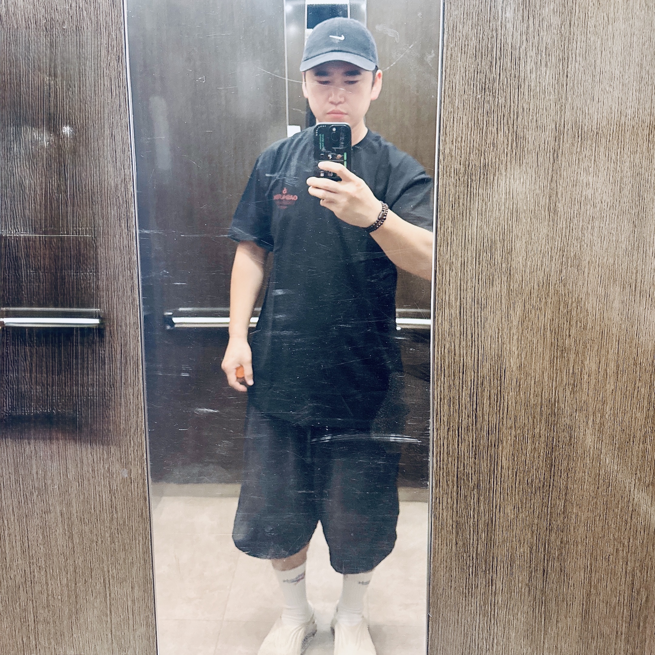 Undermycar MU.127 Classic Logo Brush Washed Sweat Shorts Black, Undermycar Gashutein 6 Money Bundle Graphic T-Shirt Rococco Red - 24SS 착용 스타일