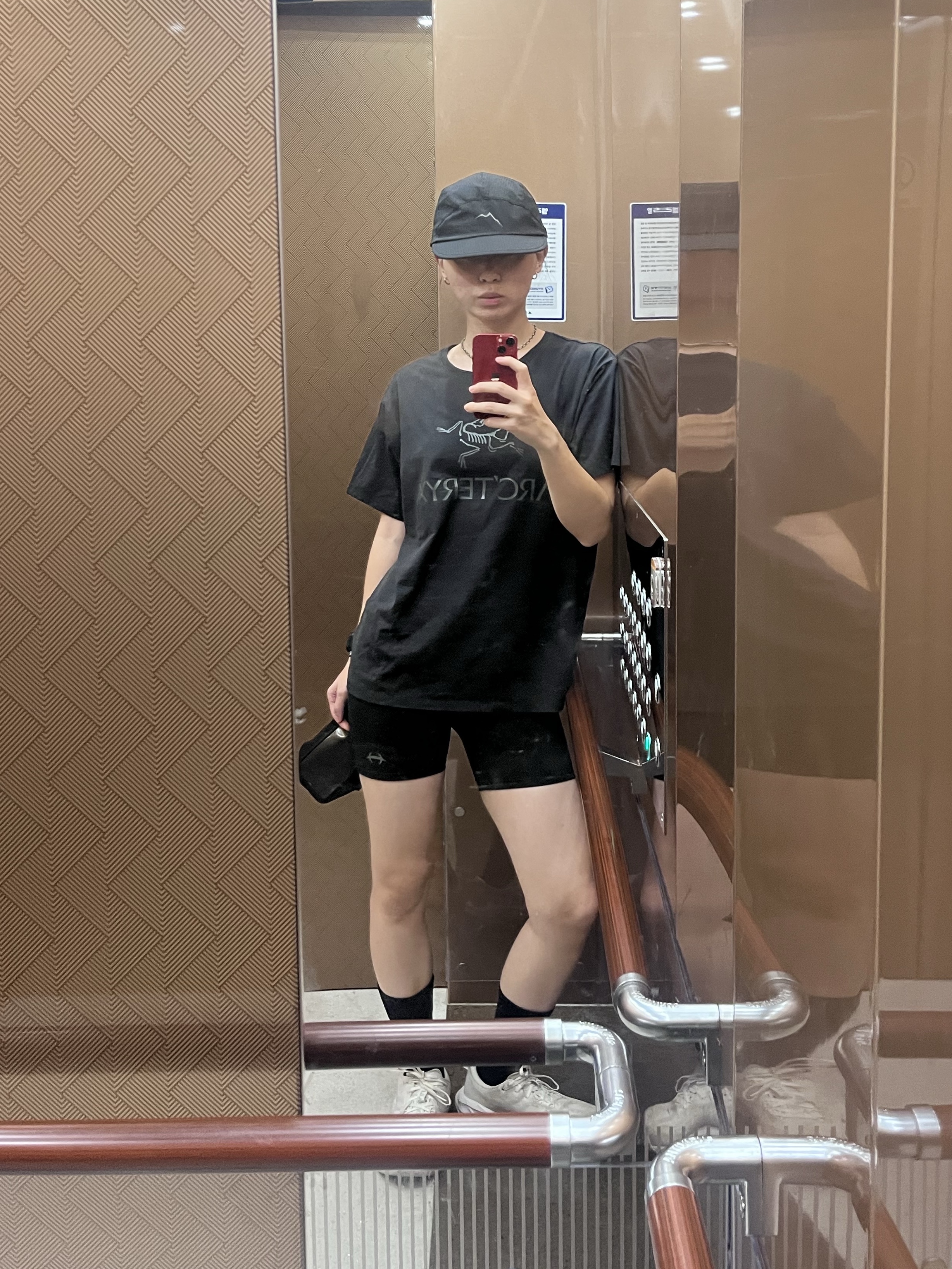 Asics Novablast 5 White Piedmont Grey, Arc'teryx Arc'word Logo SS T-Shirt Black 착용 스타일