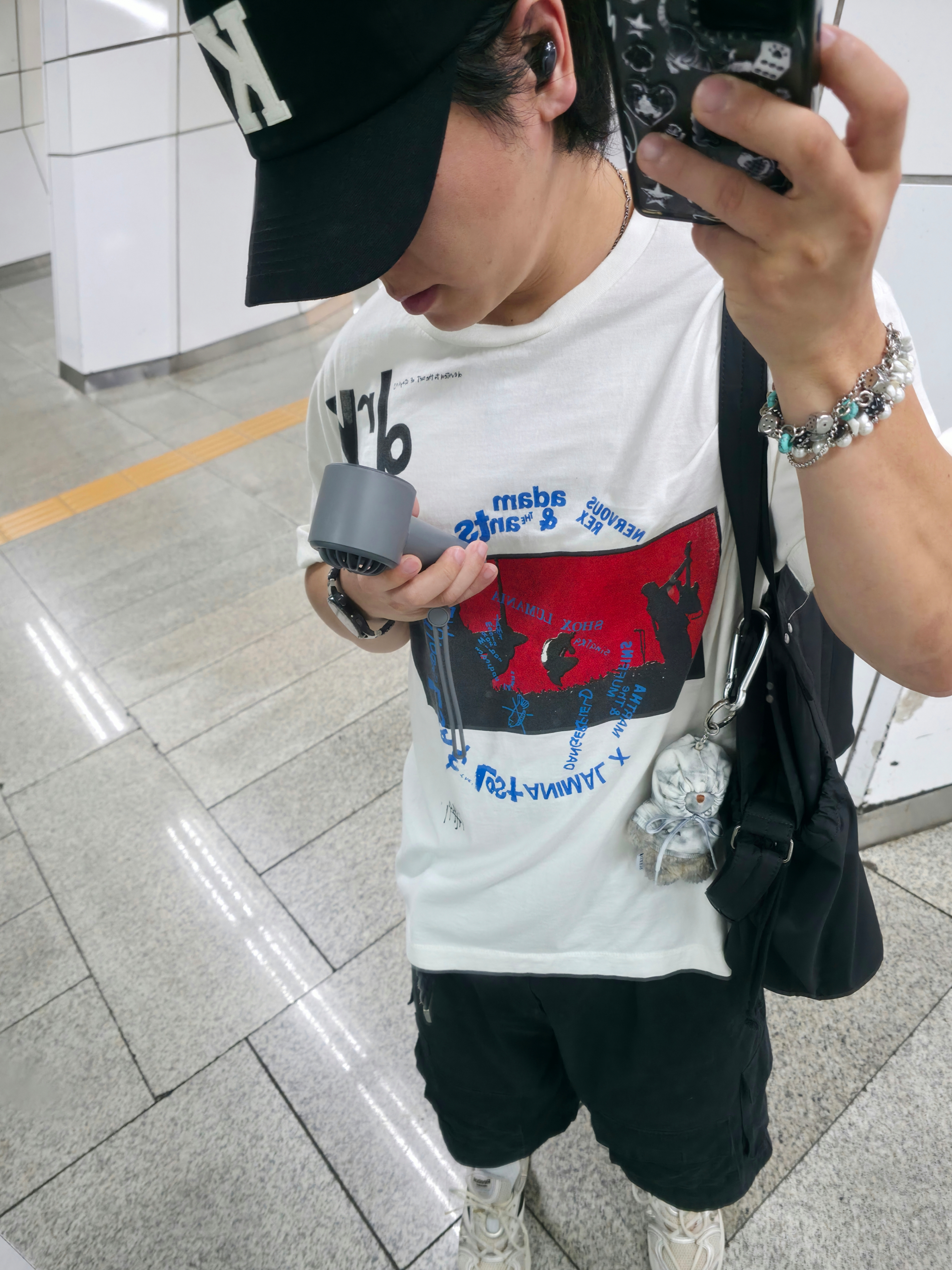 [KREAM 단독] Kamien x KOIN SEOUL K Logo Ball Cap Black, ALEXII Dirty Hoodie Bear Yellow 착용 스타일 - 3