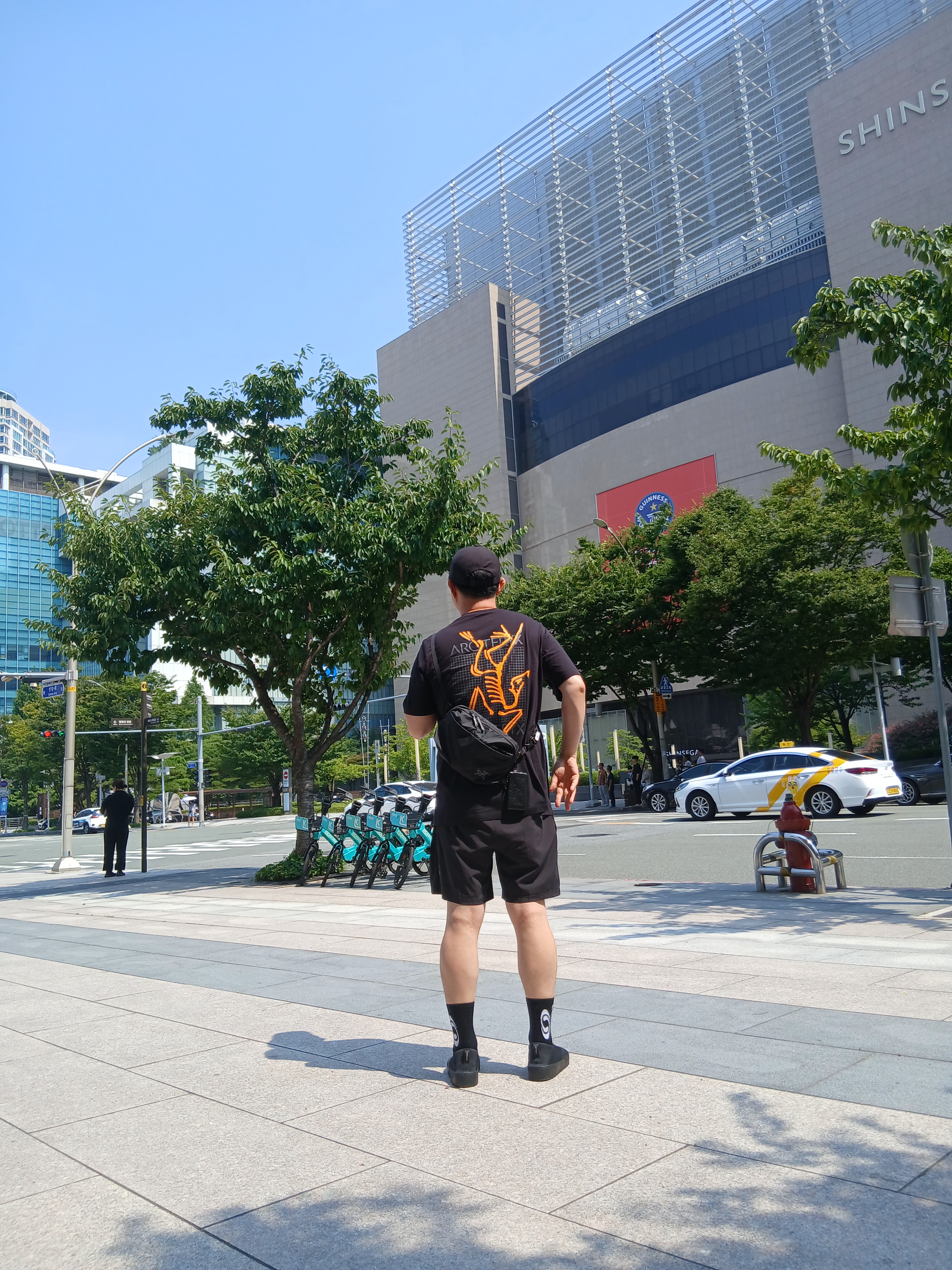 Arc'teryx Bird Word Cap 24K Black, Arc'teryx Arc'Multi Bird Logo SS T-Shirt Black 착용 스타일 - 7