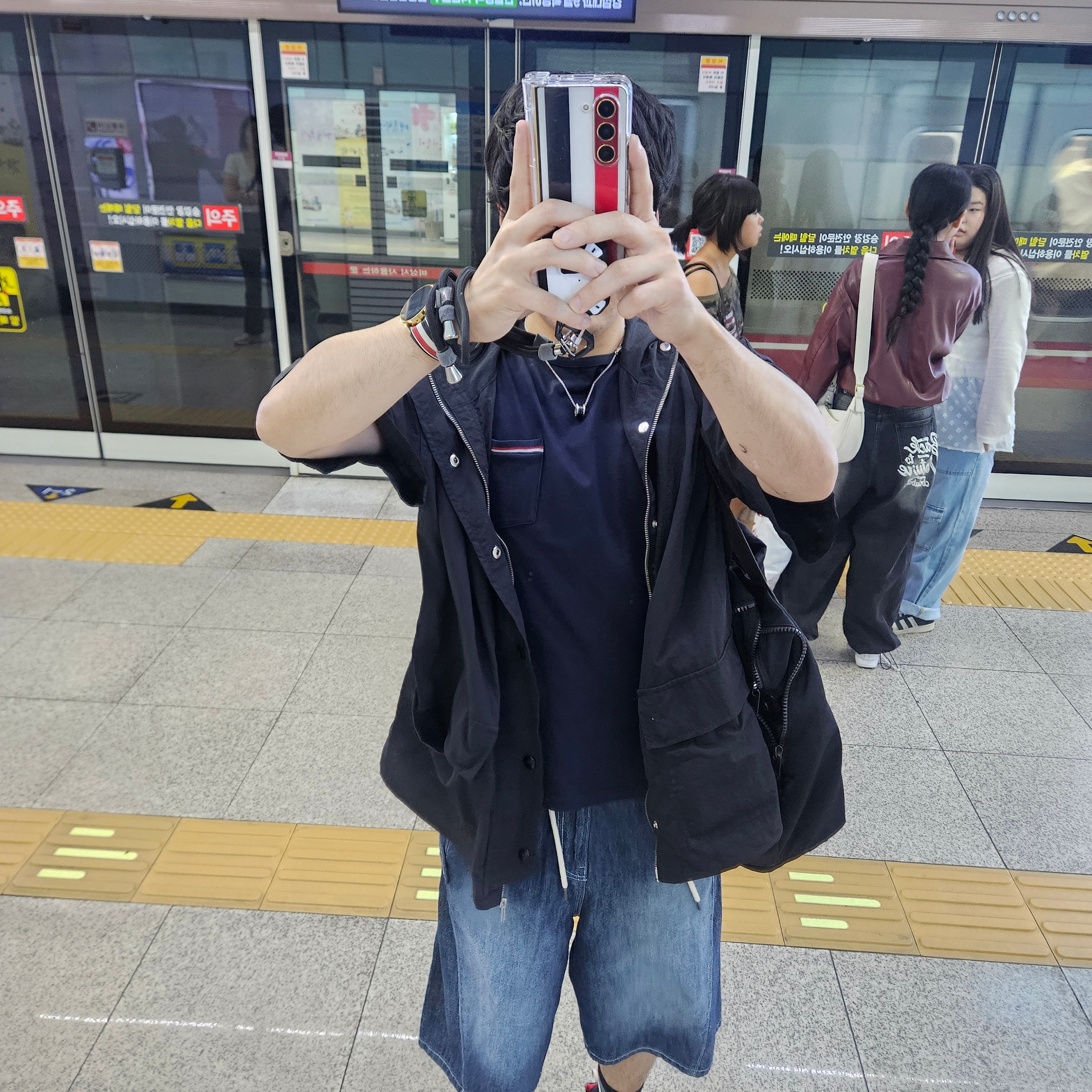 Jordan 7 x Paris Saint-Germain Retro, Thom Browne Pique Center Back Stripe Relaxed Fit T-Shirt Navy 착용 스타일
