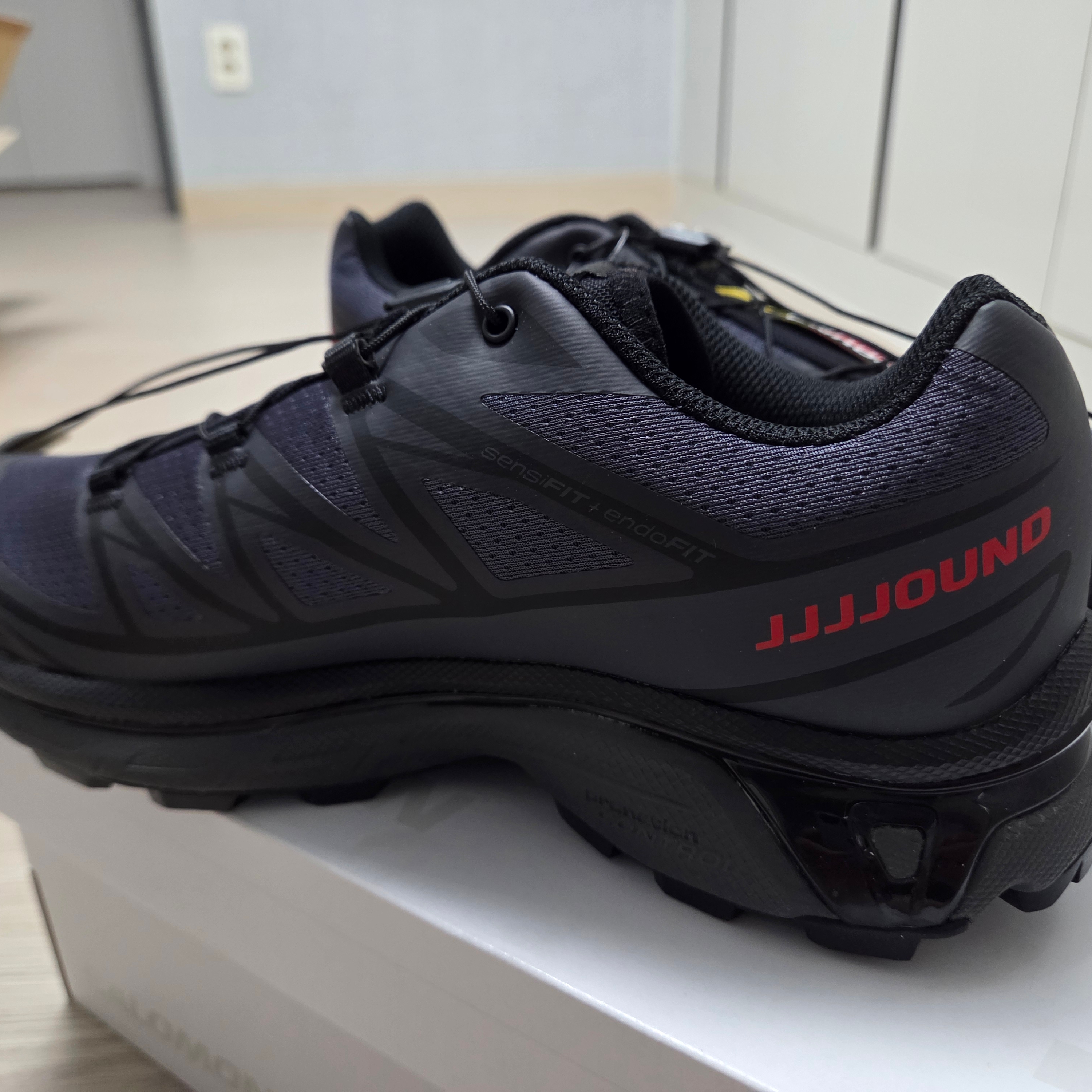 Salomon x JJJJound XT-6 Ebony Black 착용 스타일 - 8
