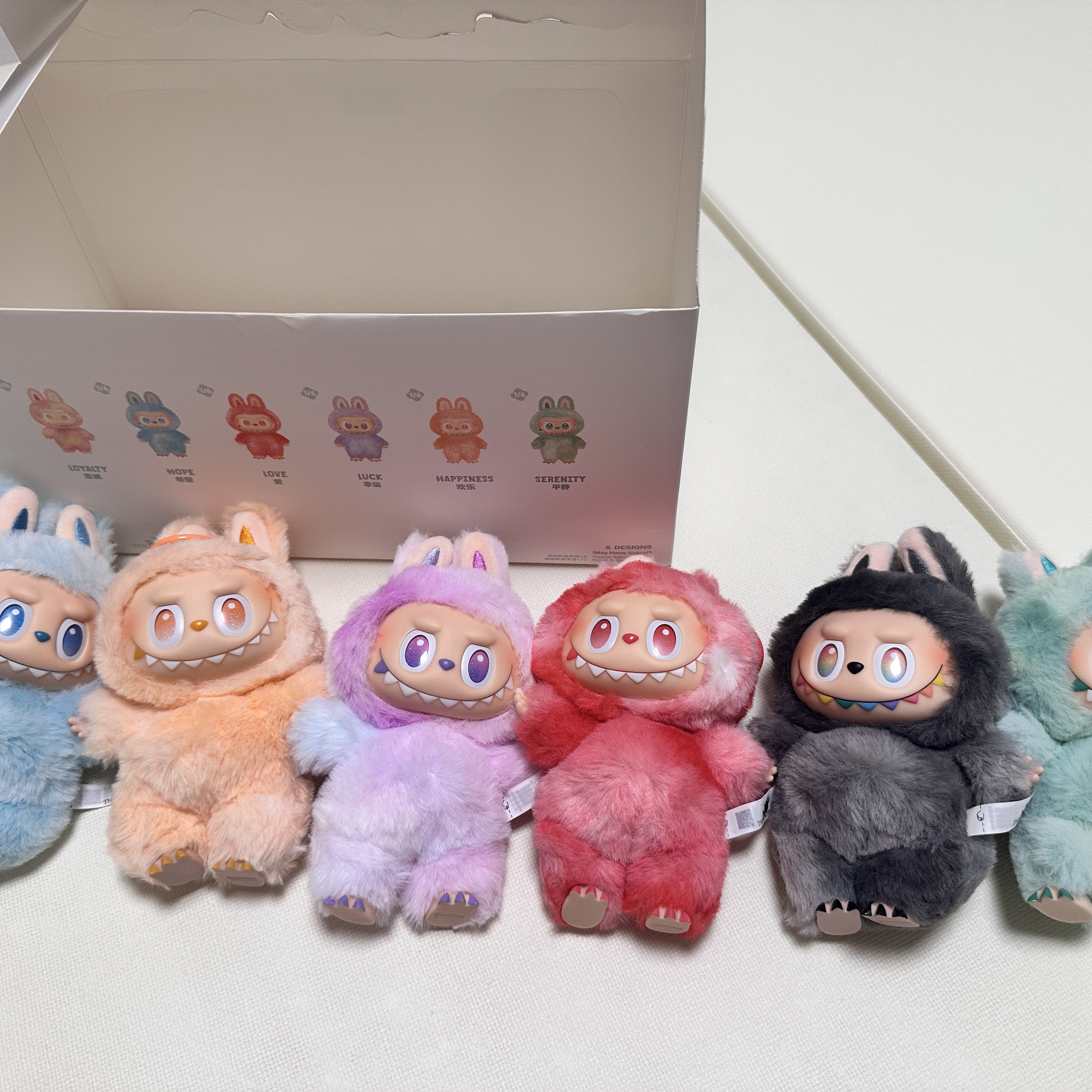 Pop Mart Labubu The Monsters Highlight Series Sealed Case (6 Blind Boxes) 착용 스타일