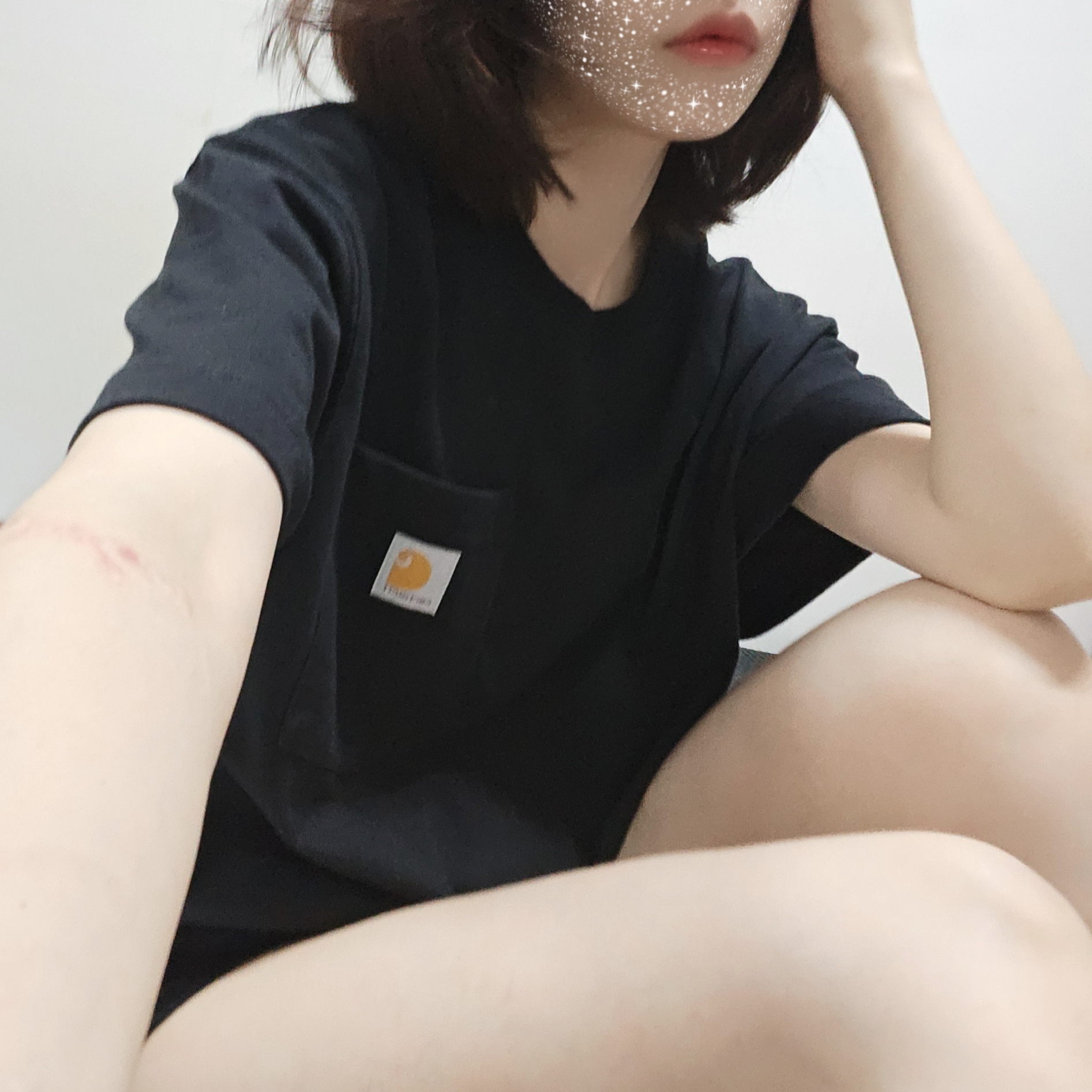 Carhartt Loose Fit Heavyweight Regular Short Sleeve Pocket T-Shirt Black 착용 스타일