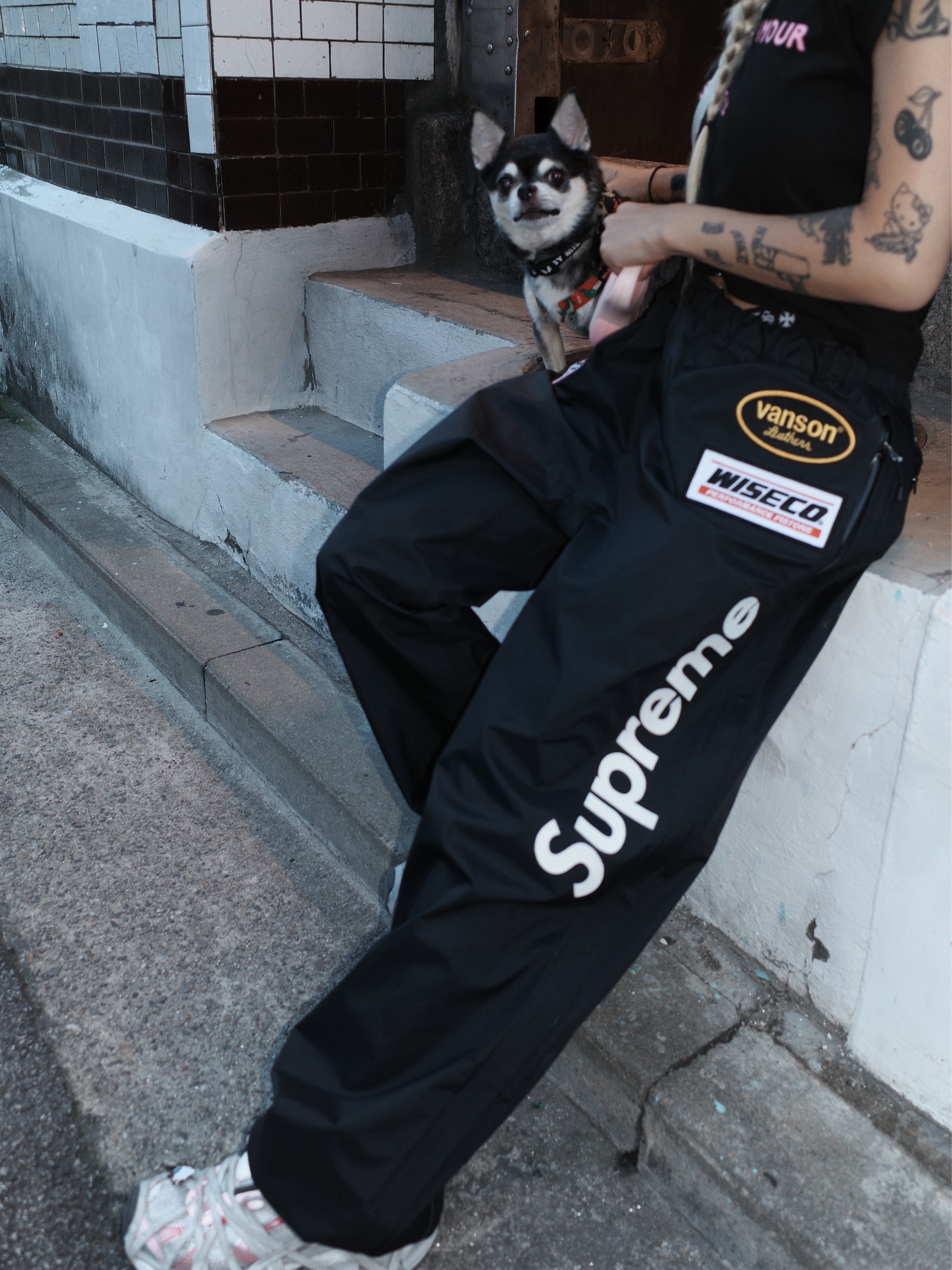Supreme x Vanson Leathers Gore-Tex Pants Black - 25FW, Supreme x Hysteric Glamour Baby T-Shirt Black - 24FW 착용 스타일 - 1