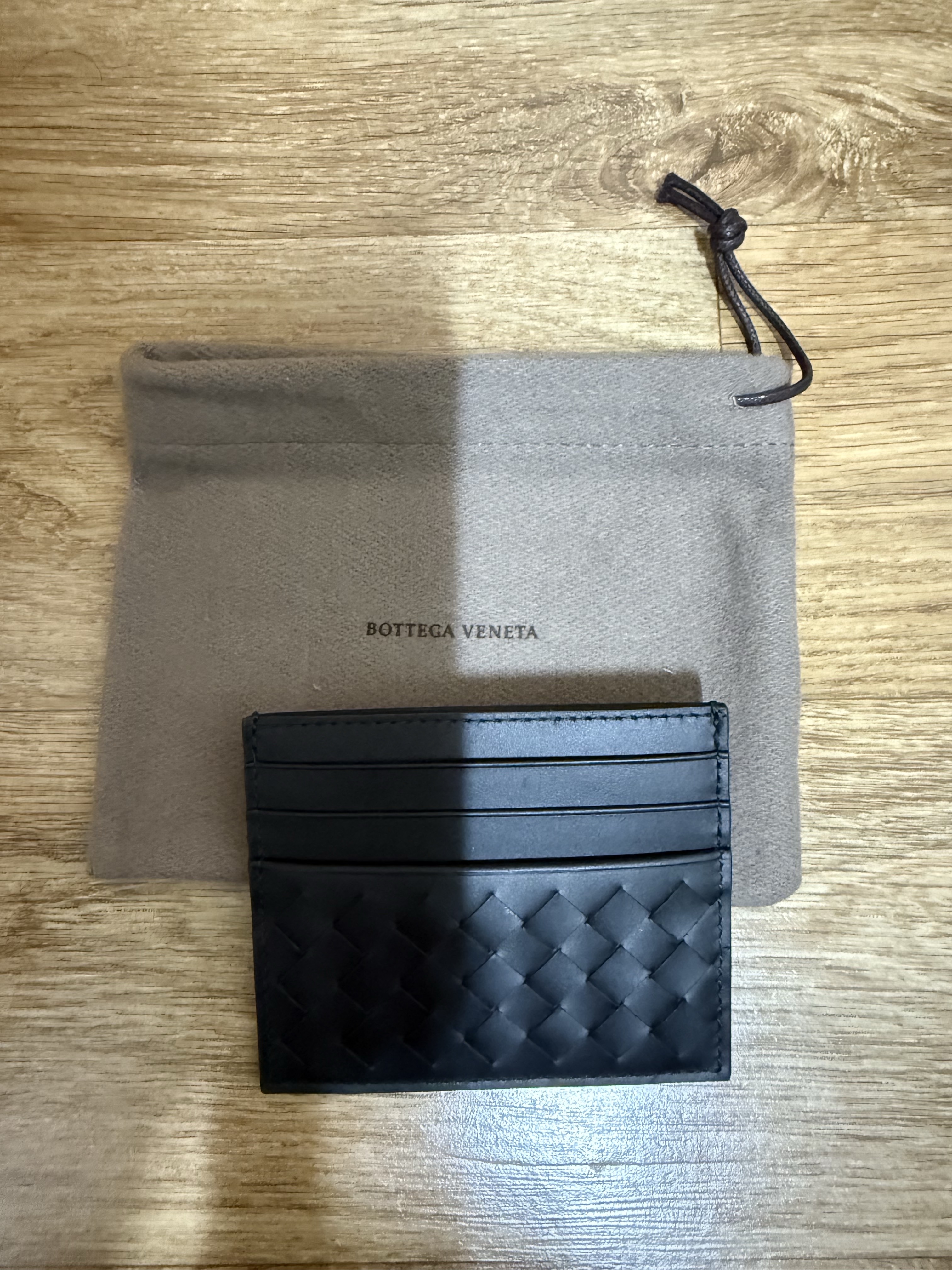 Bottega Veneta Credit Card Case Black 착용 스타일 - 4
