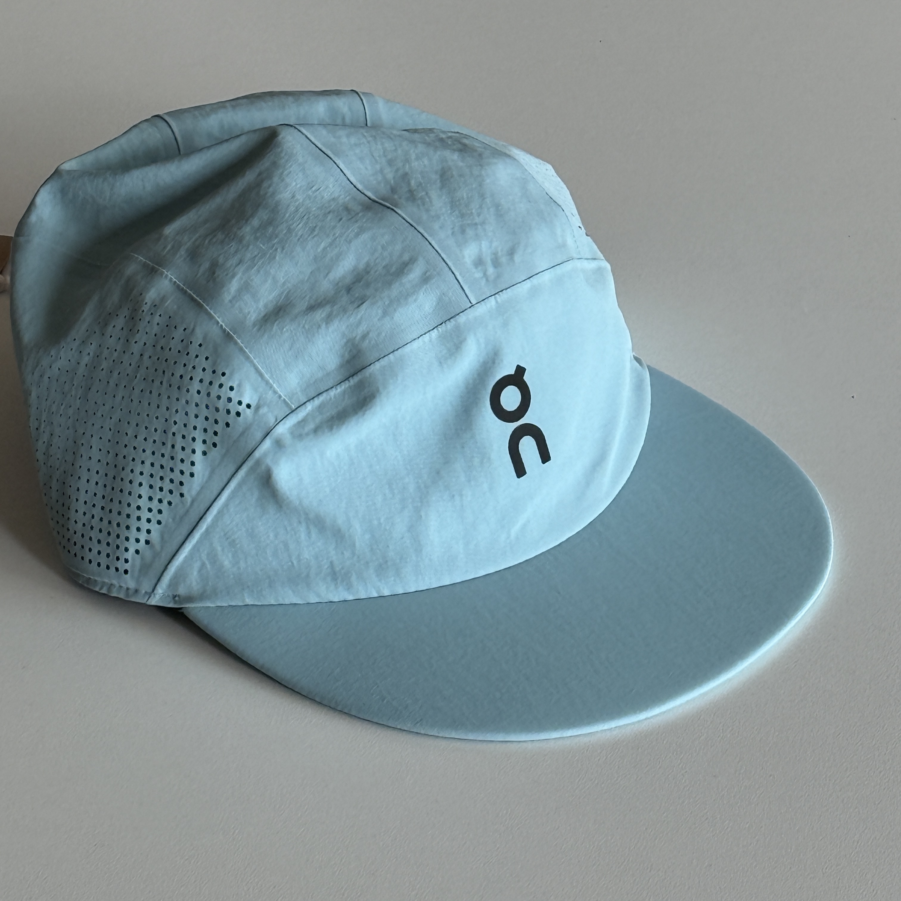 On Running Performance Cap Wash 착용 스타일